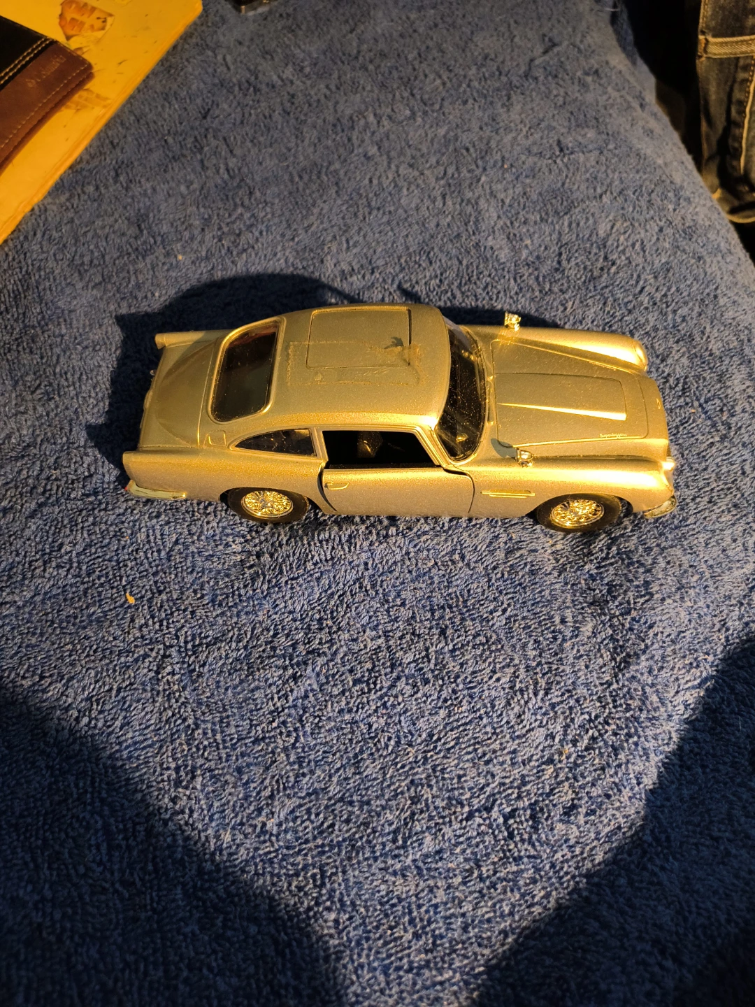 Silver Aston Martin DB5 Toy Car - photo 2