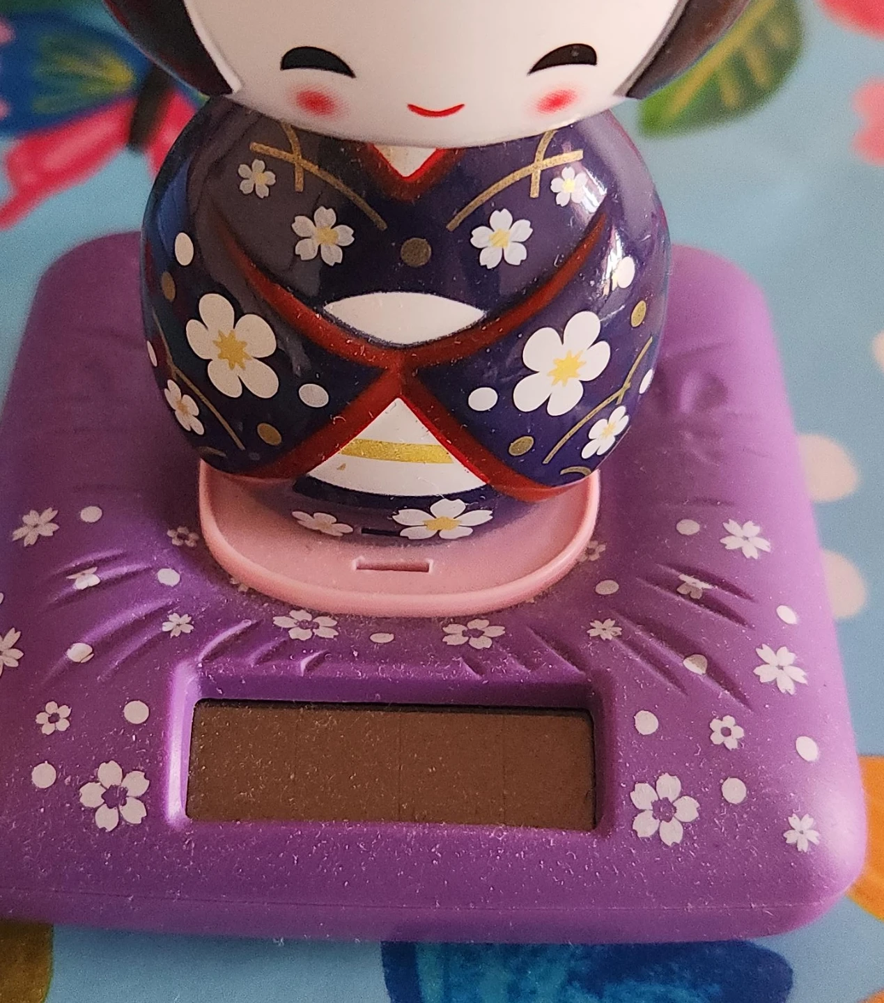 Kokeshi Doll Solar Powered Wiggling Toy
