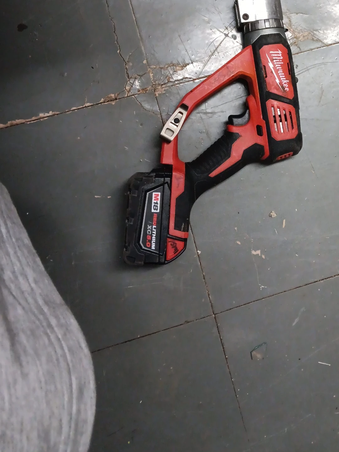 Milwaukee M18 REDLITHIUM Cordless Caulk Gun