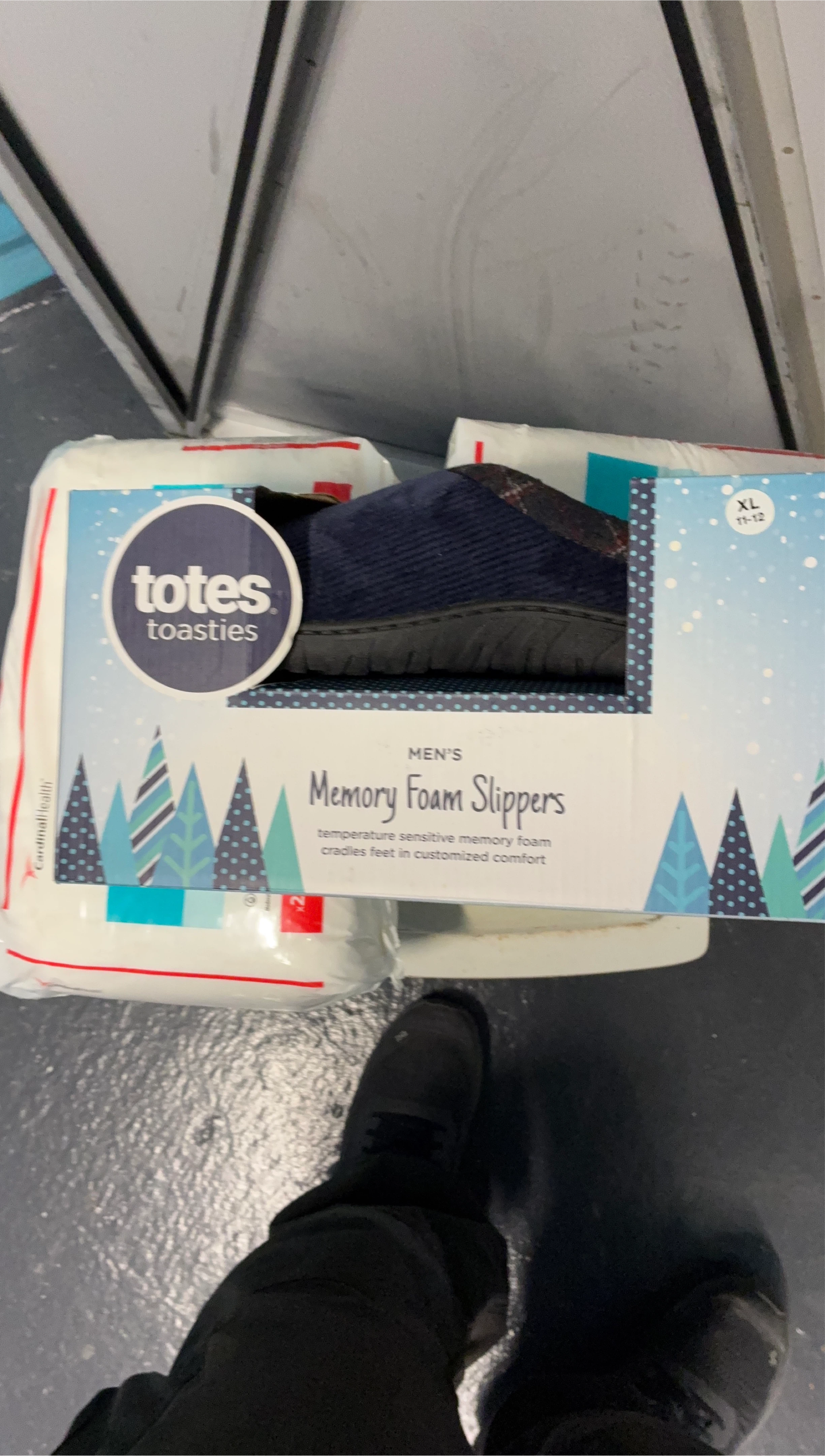 Totes Toasties Men's Memory Foam Slippers XL (11-12)