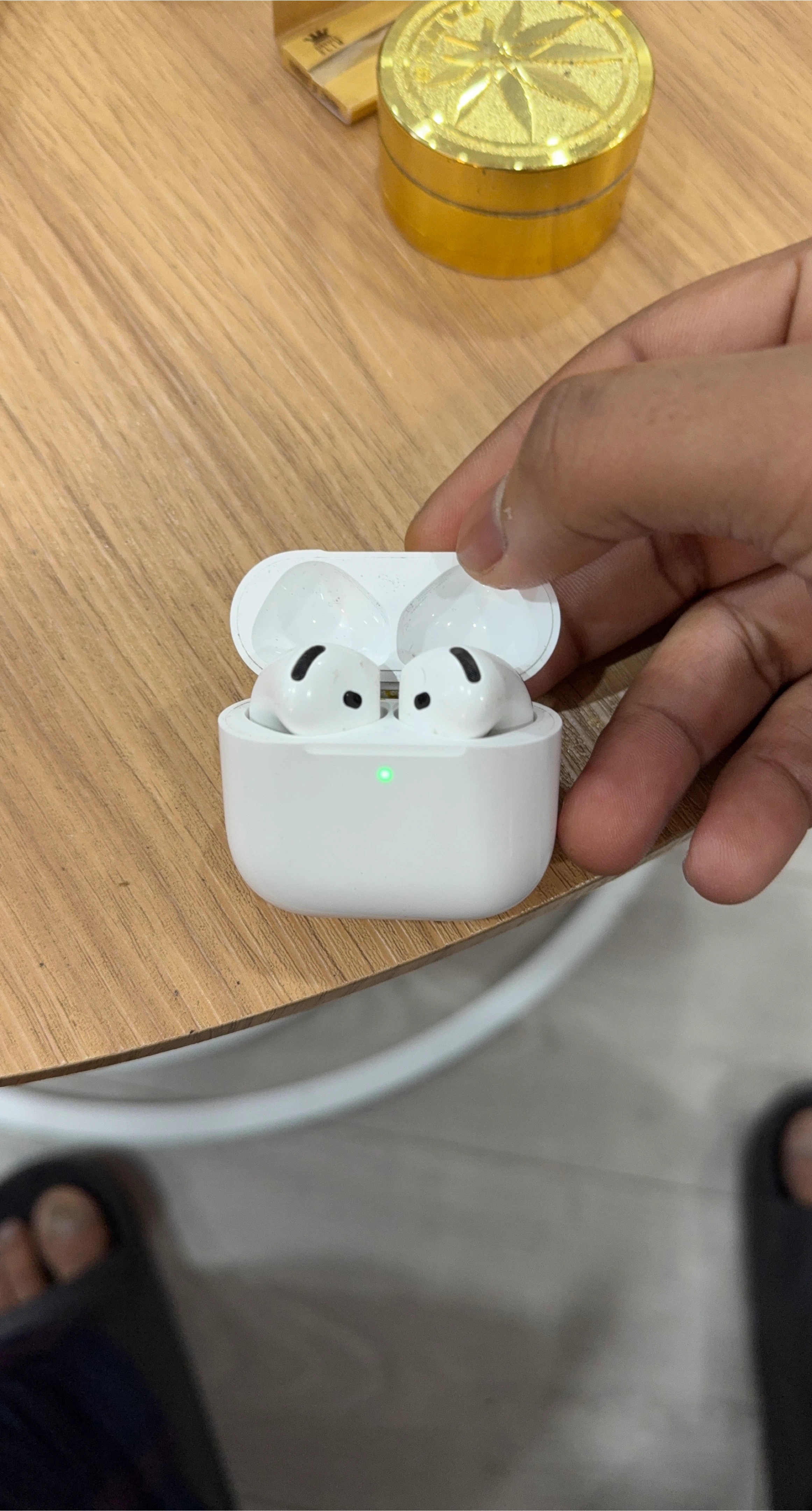 Apple AirPods 4 with ANC