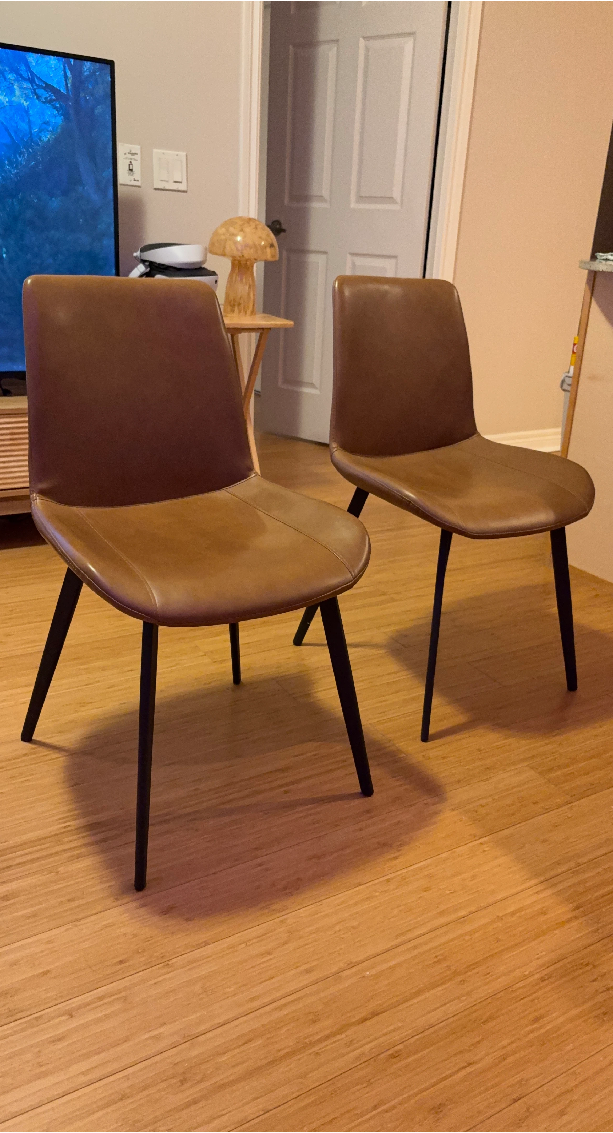 Set of 2 Brown Faux Leather Dining Chairs 🧡