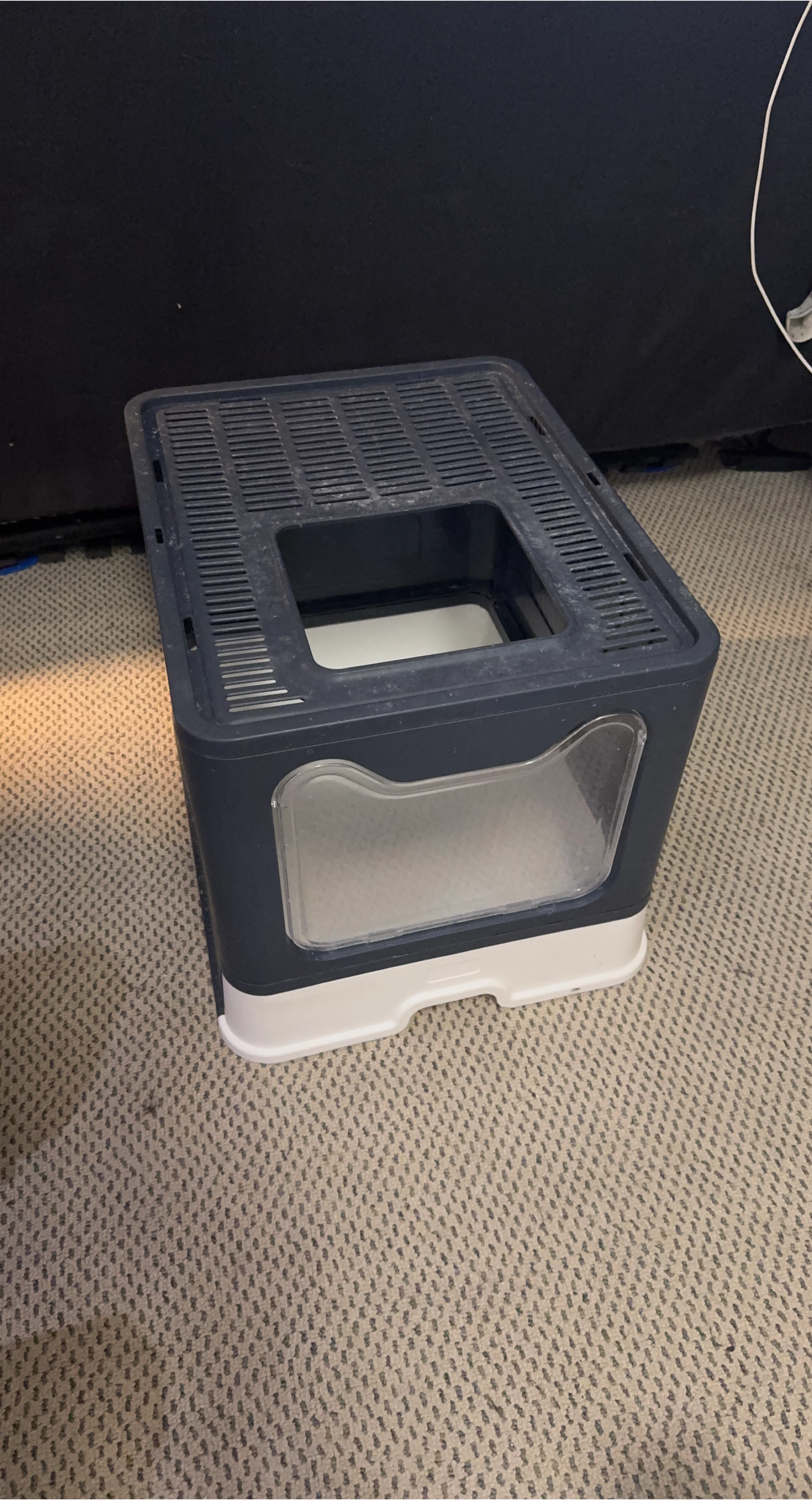 Enclosed Pet Litter Box with Tray