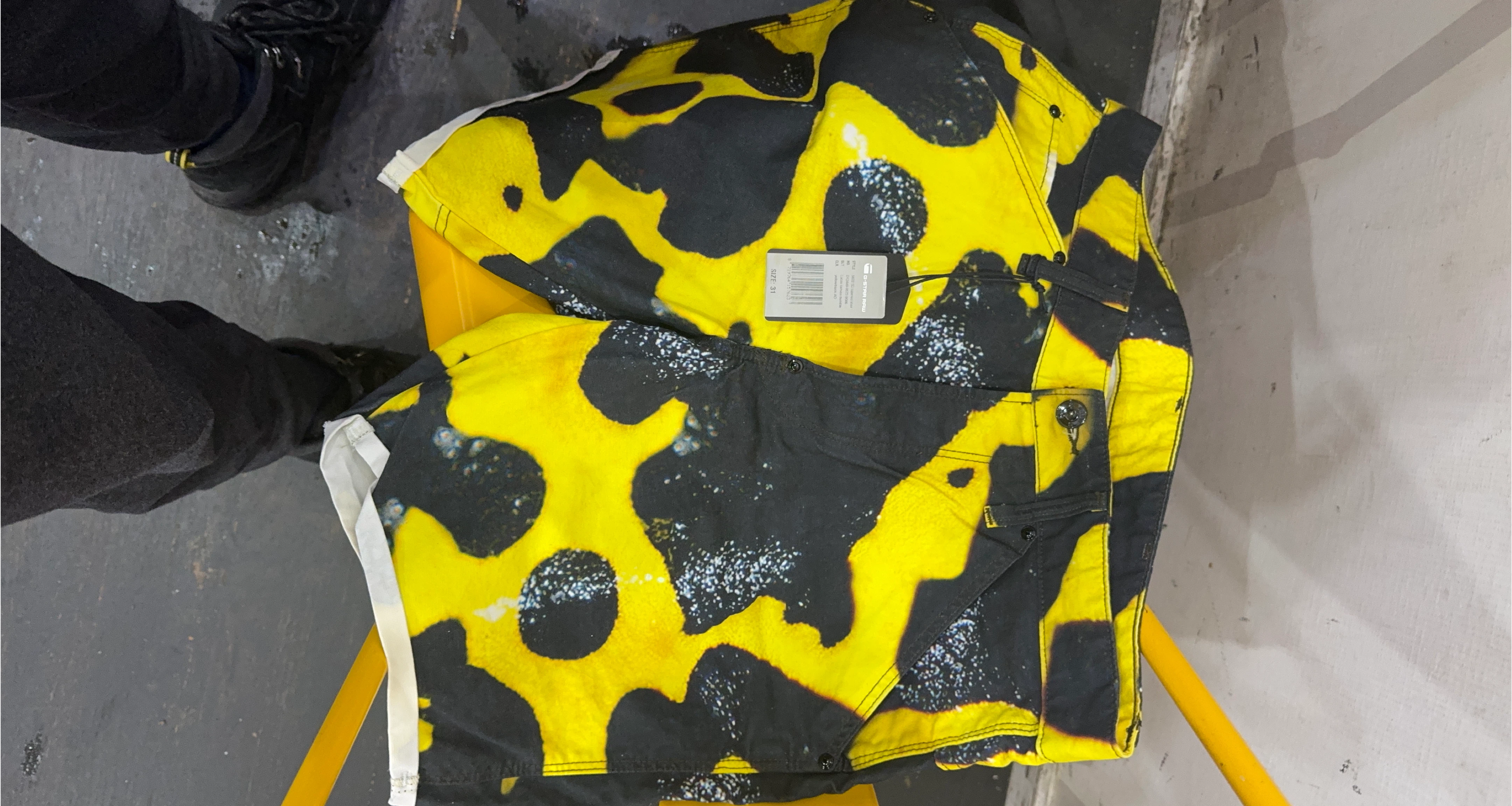 G-Star Raw Yellow & Black Pattern Cargo Shorts Size 31