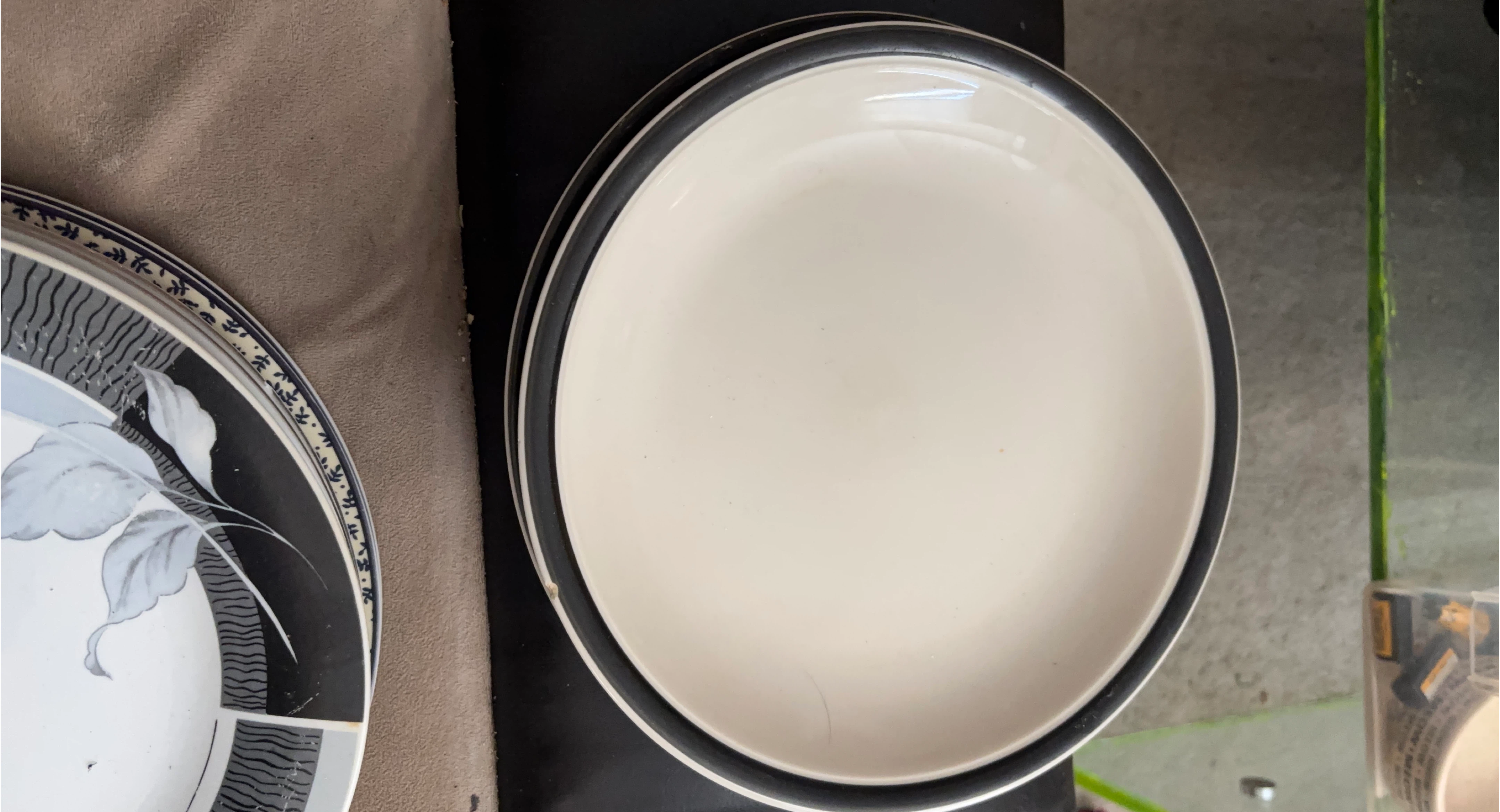 Set of 4 White Dinner Plates with Black Rim