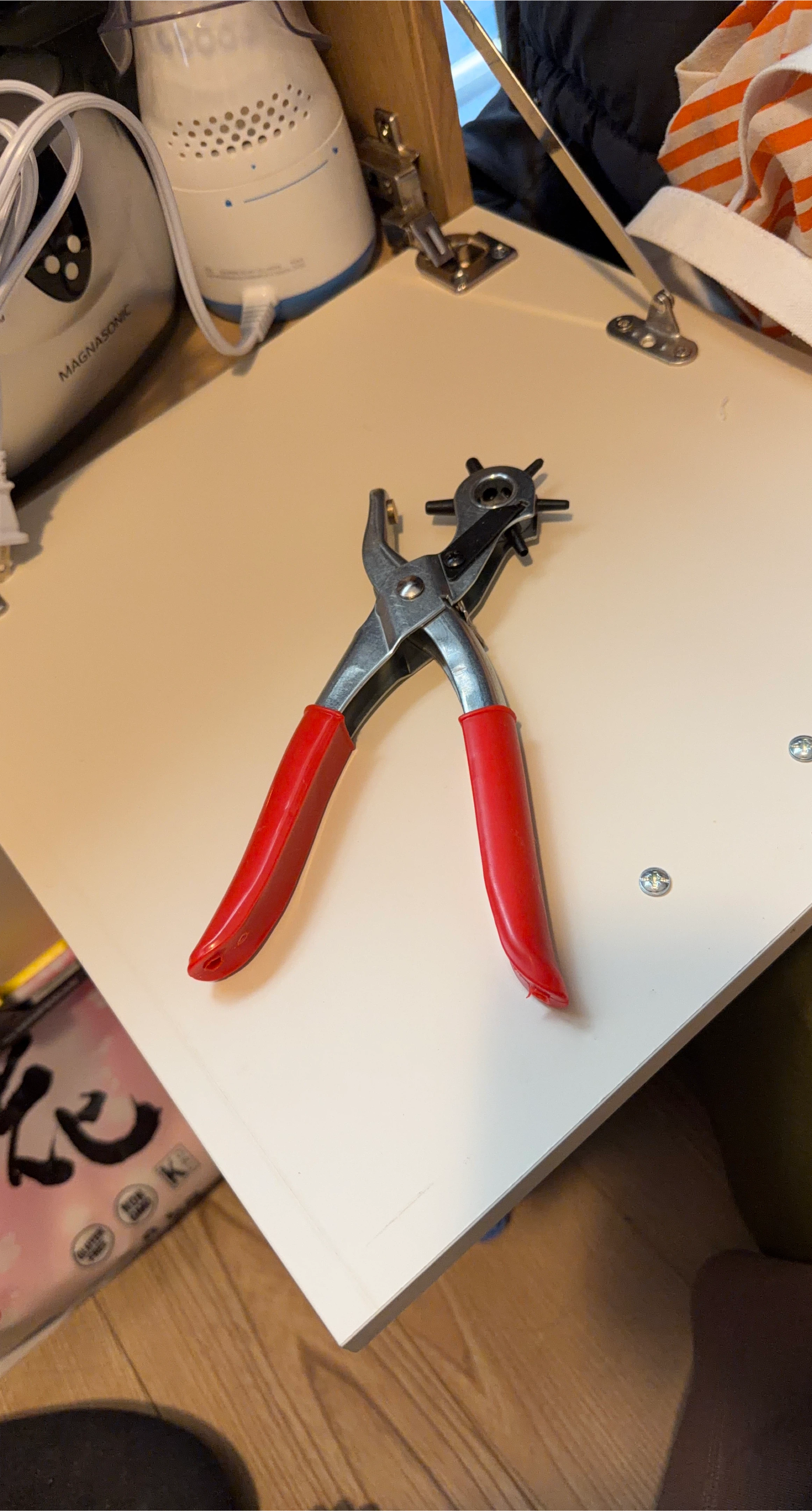 Revolving Hole Punch Plier