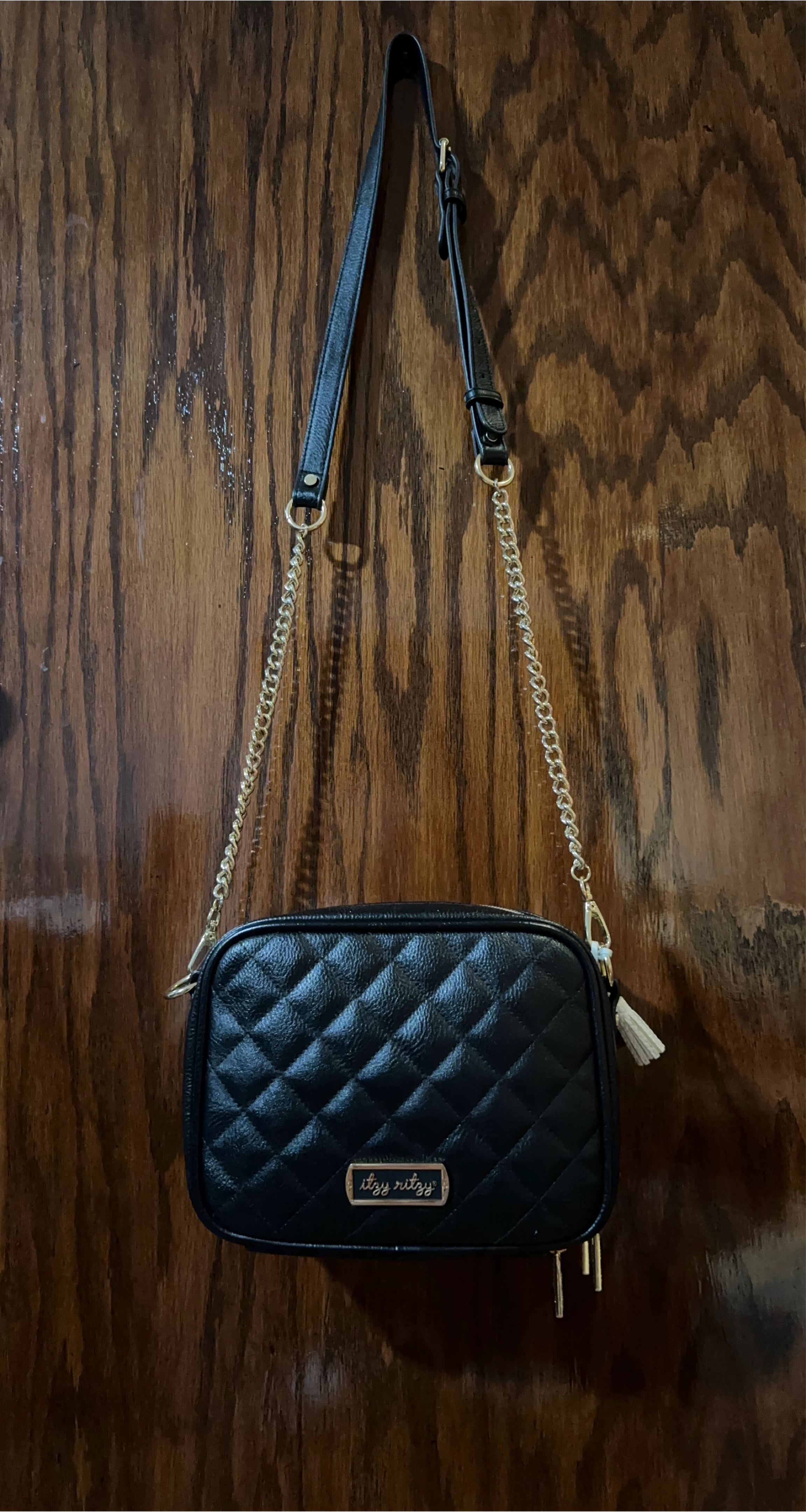 Izzy & PoP Quilted Crossbody Bag