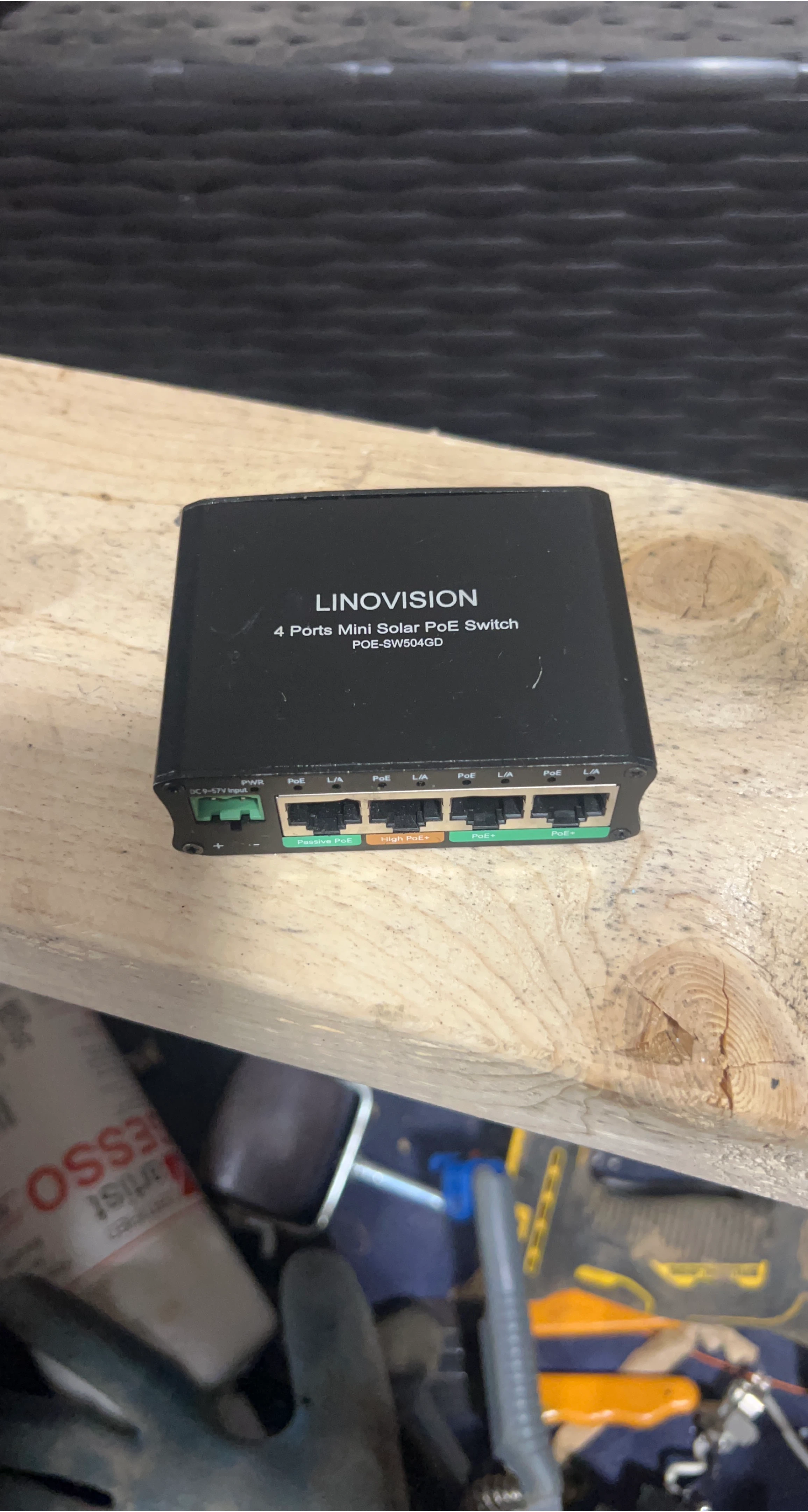 LINOVISION 4 Ports Mini Solar PoE Switch
