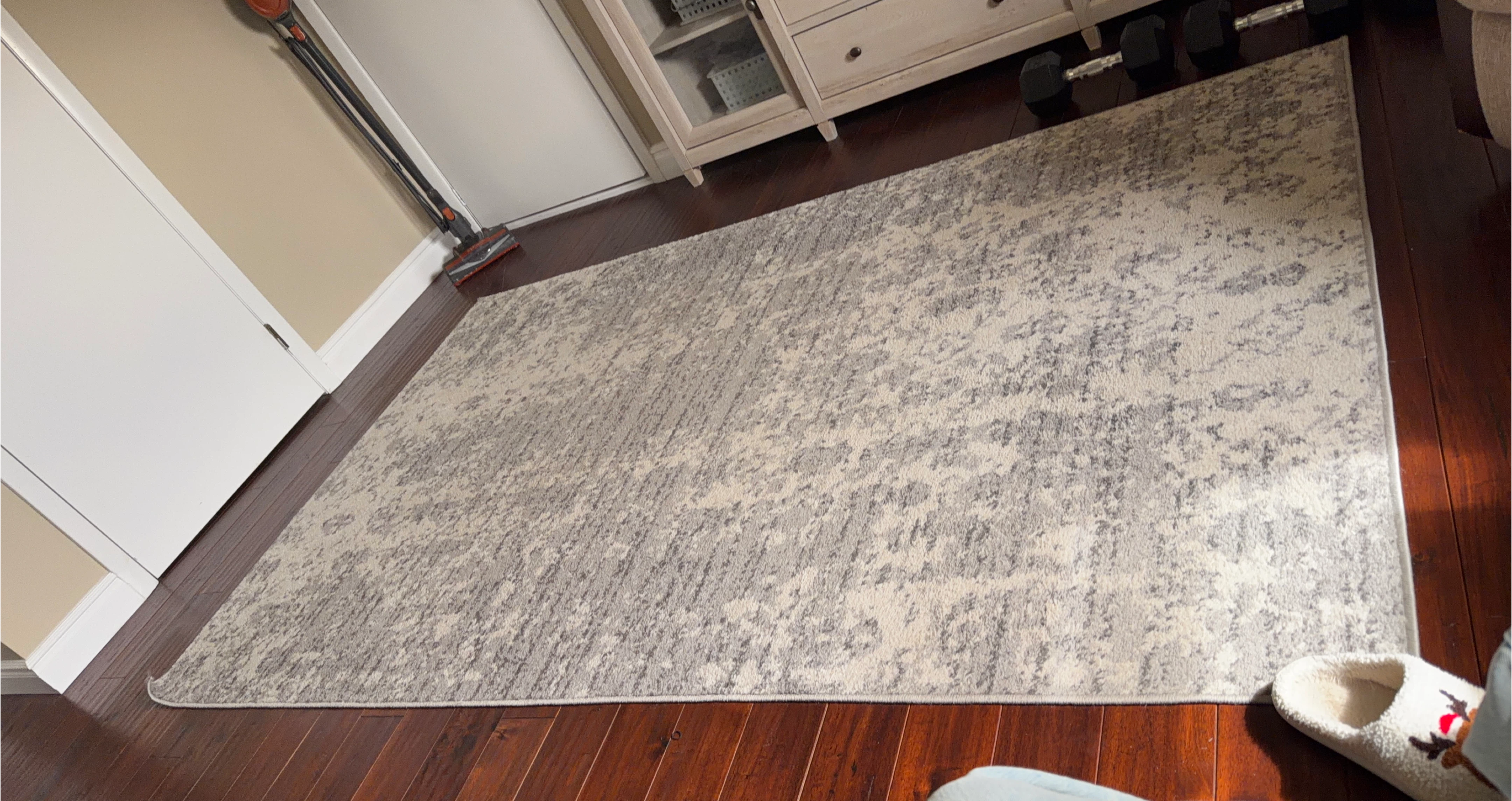 Area Rug - Gray and Cream Abstract Pattern