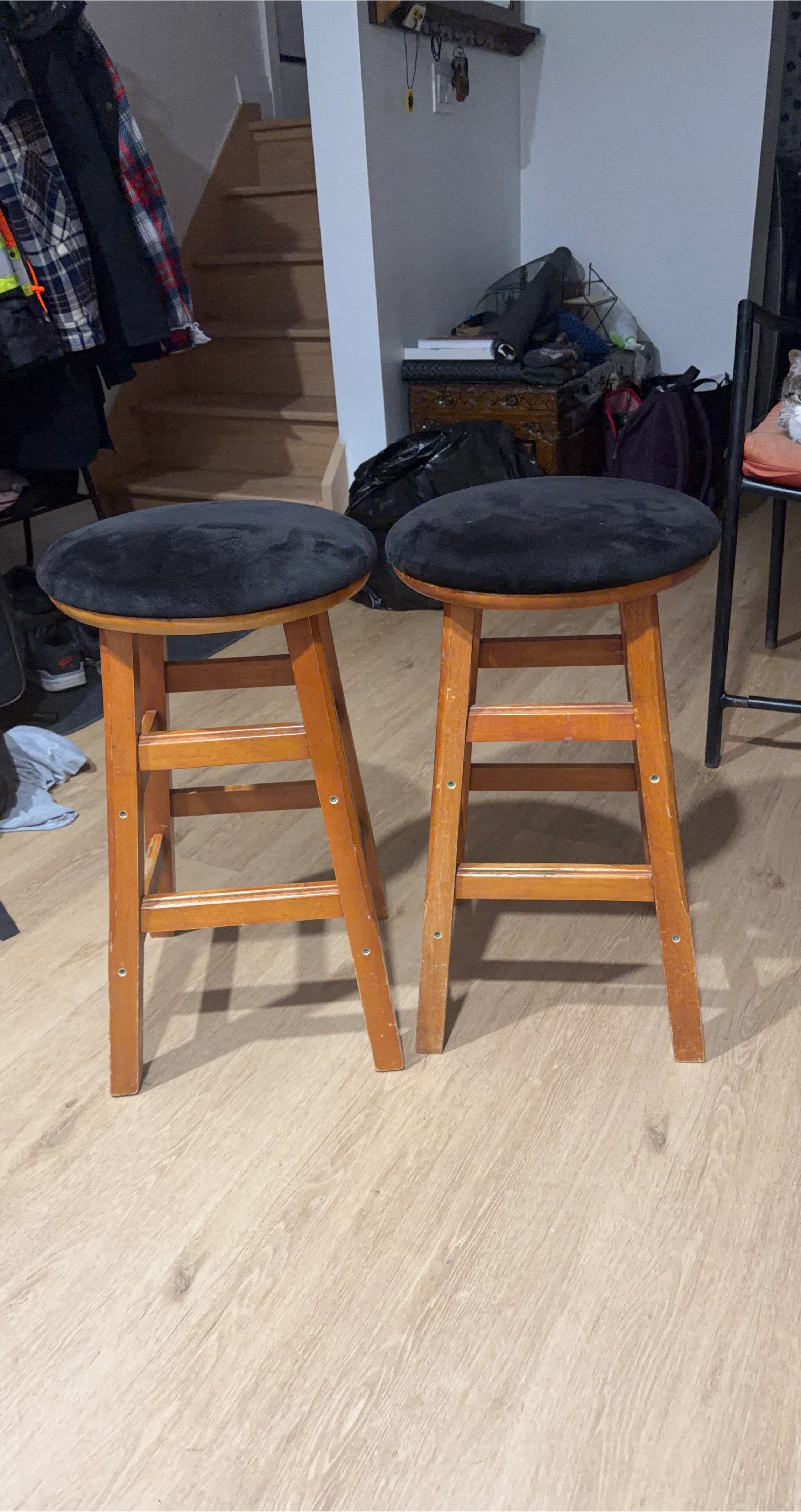 Set of 2 Wooden Bar Stools with Black Cushions