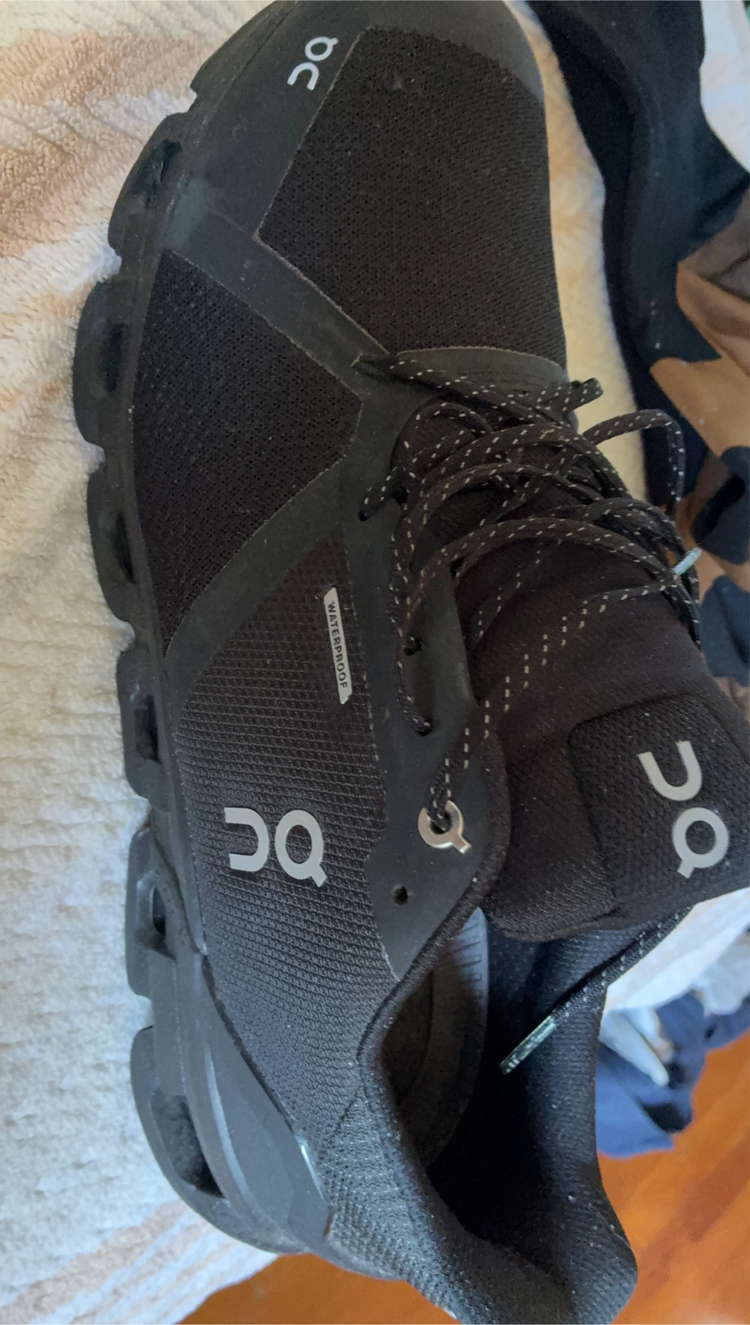On Running Cloud Waterproof Shoes - Black