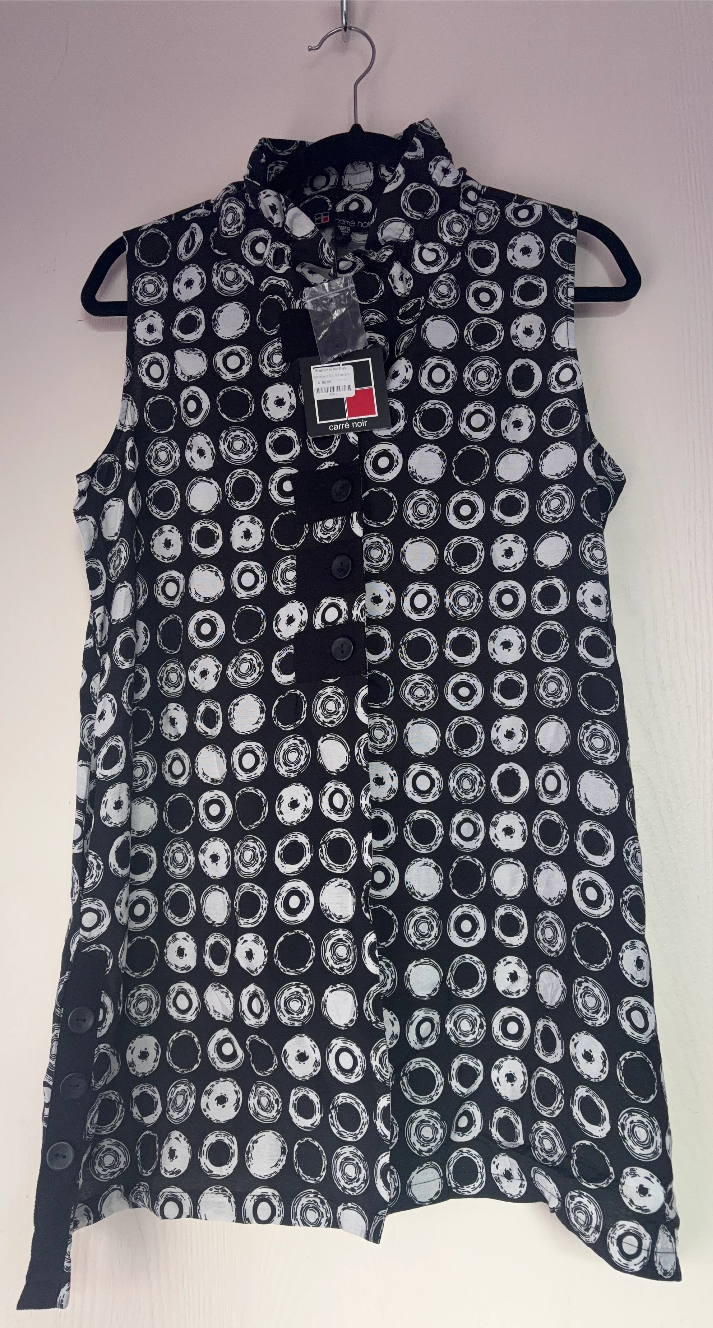 Carré Noir Sleeveless Black and White Circle Print Blouse