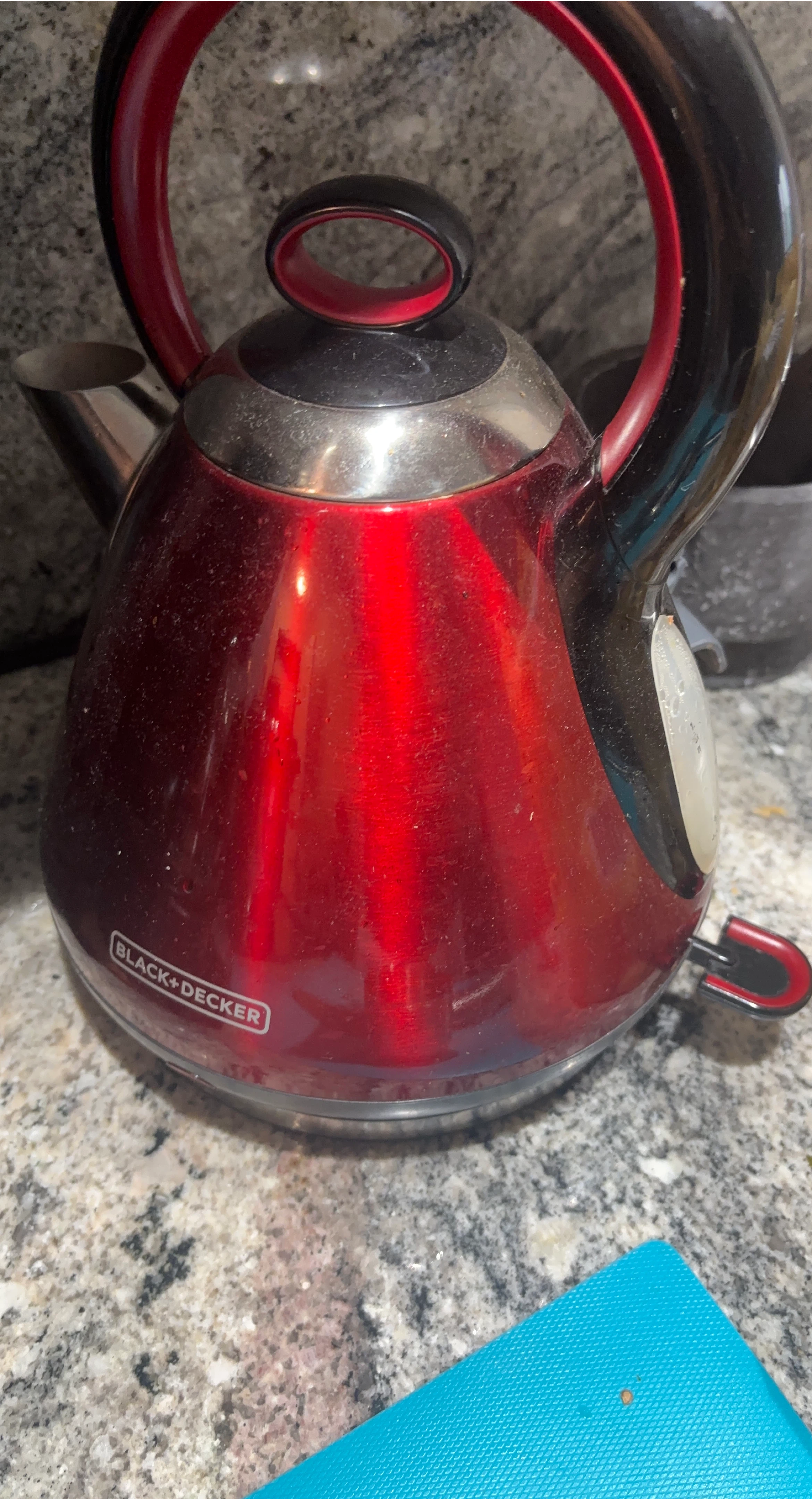 Black+Decker Electric Kettle - Red