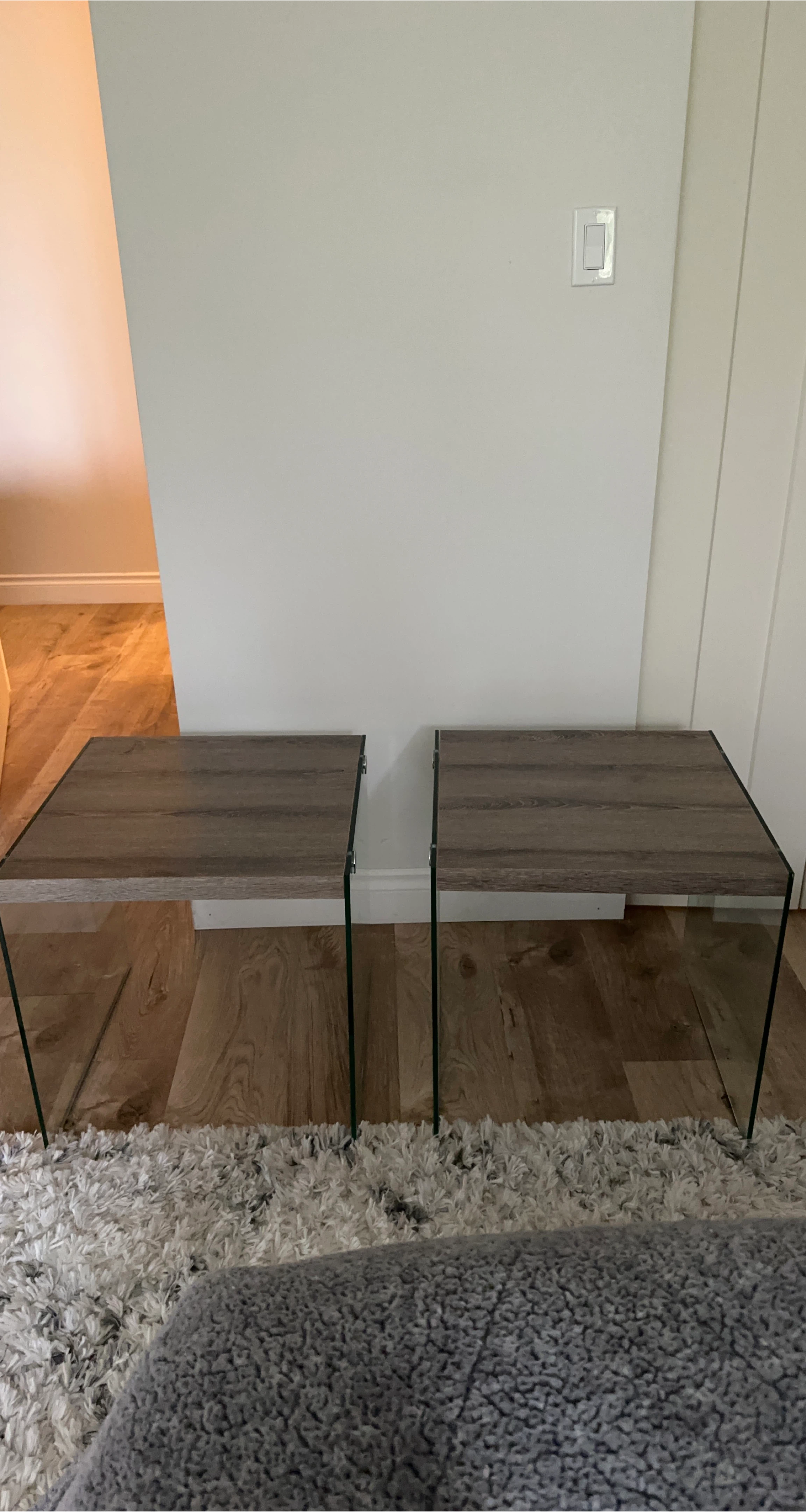 Set of 2 Wood Grain Side Tables with Glass Legs