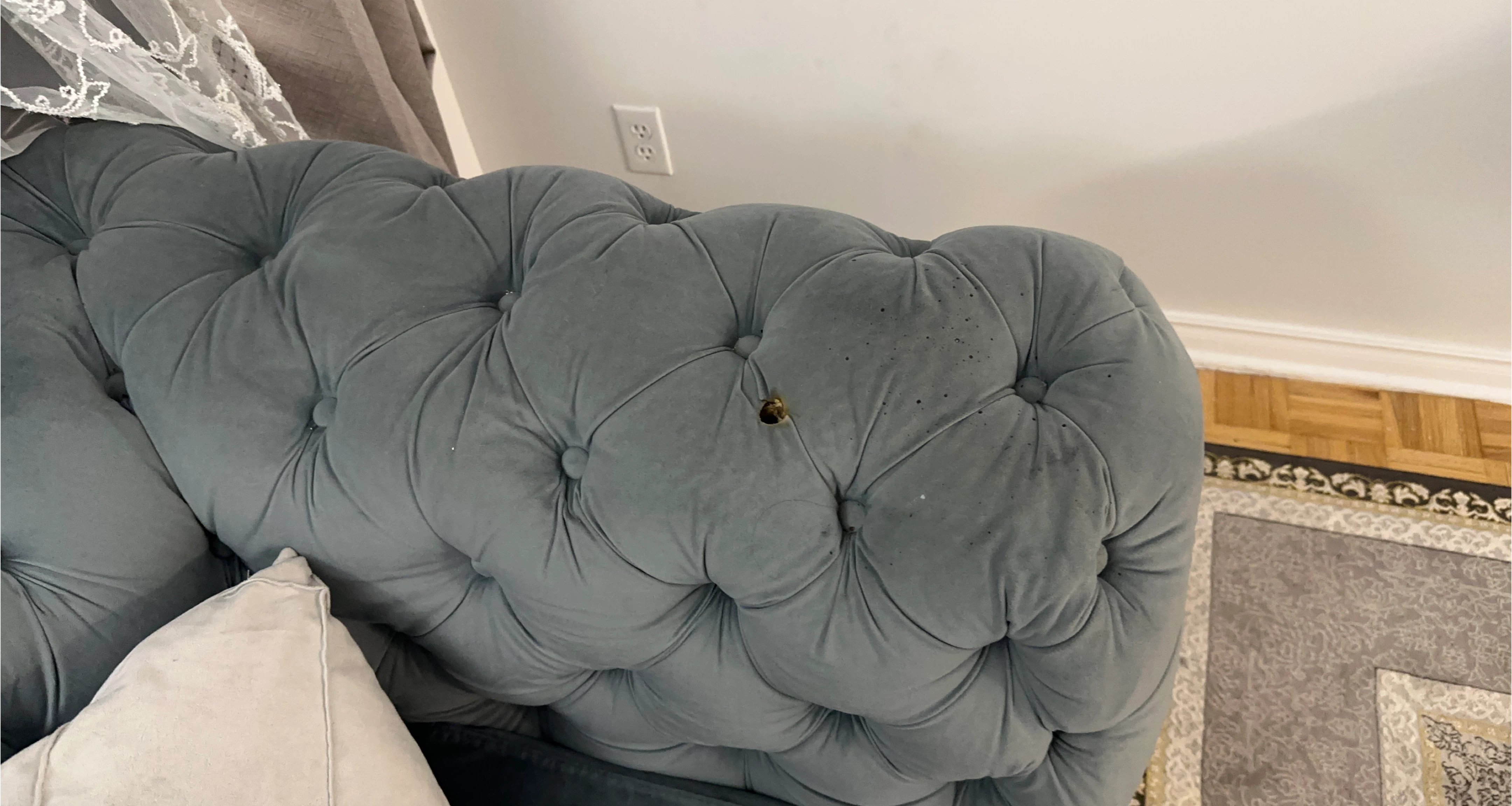 Tufted Loveseat - Grey Velvet