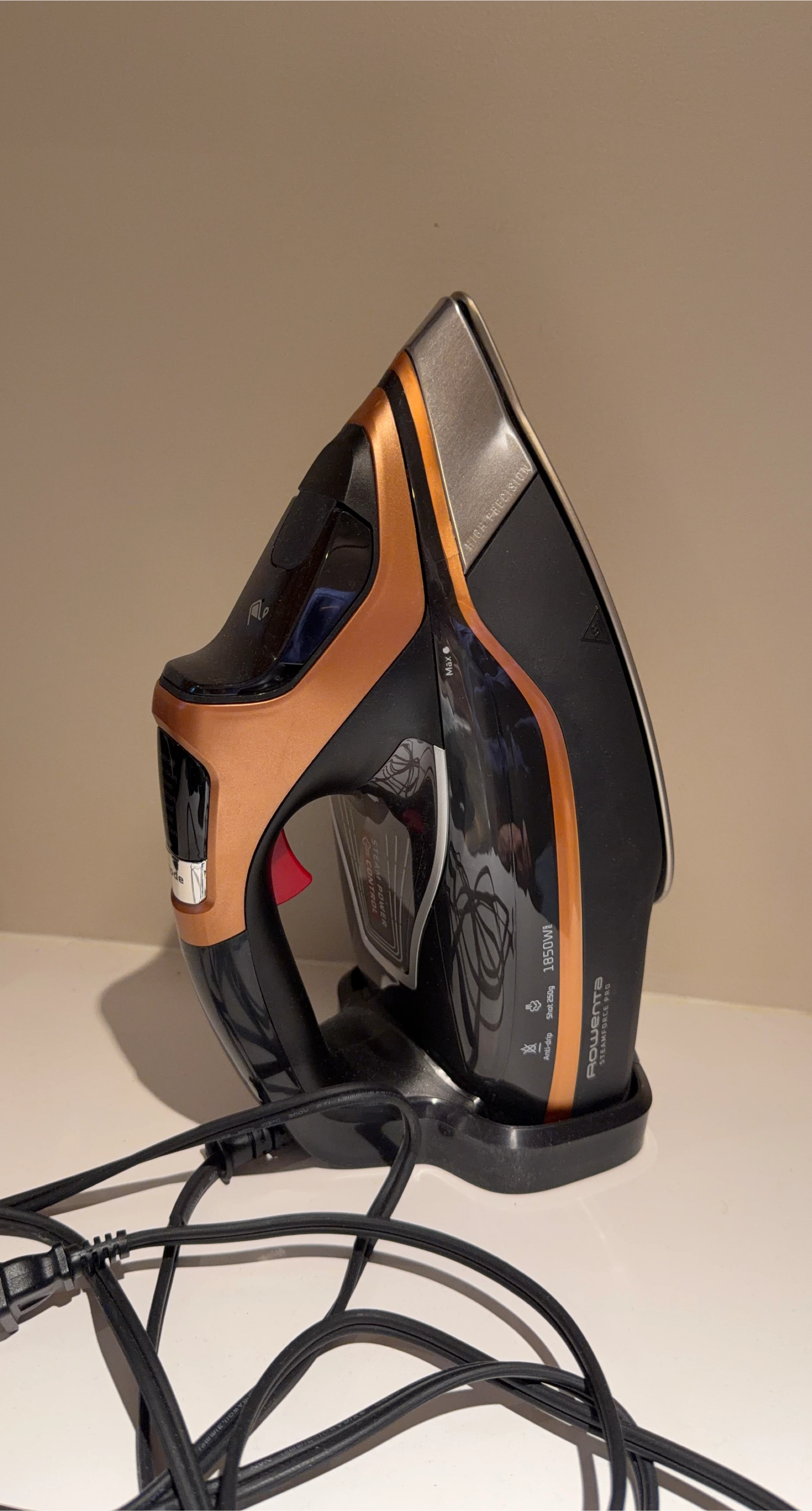 Rowenta Iron with steam and spray function