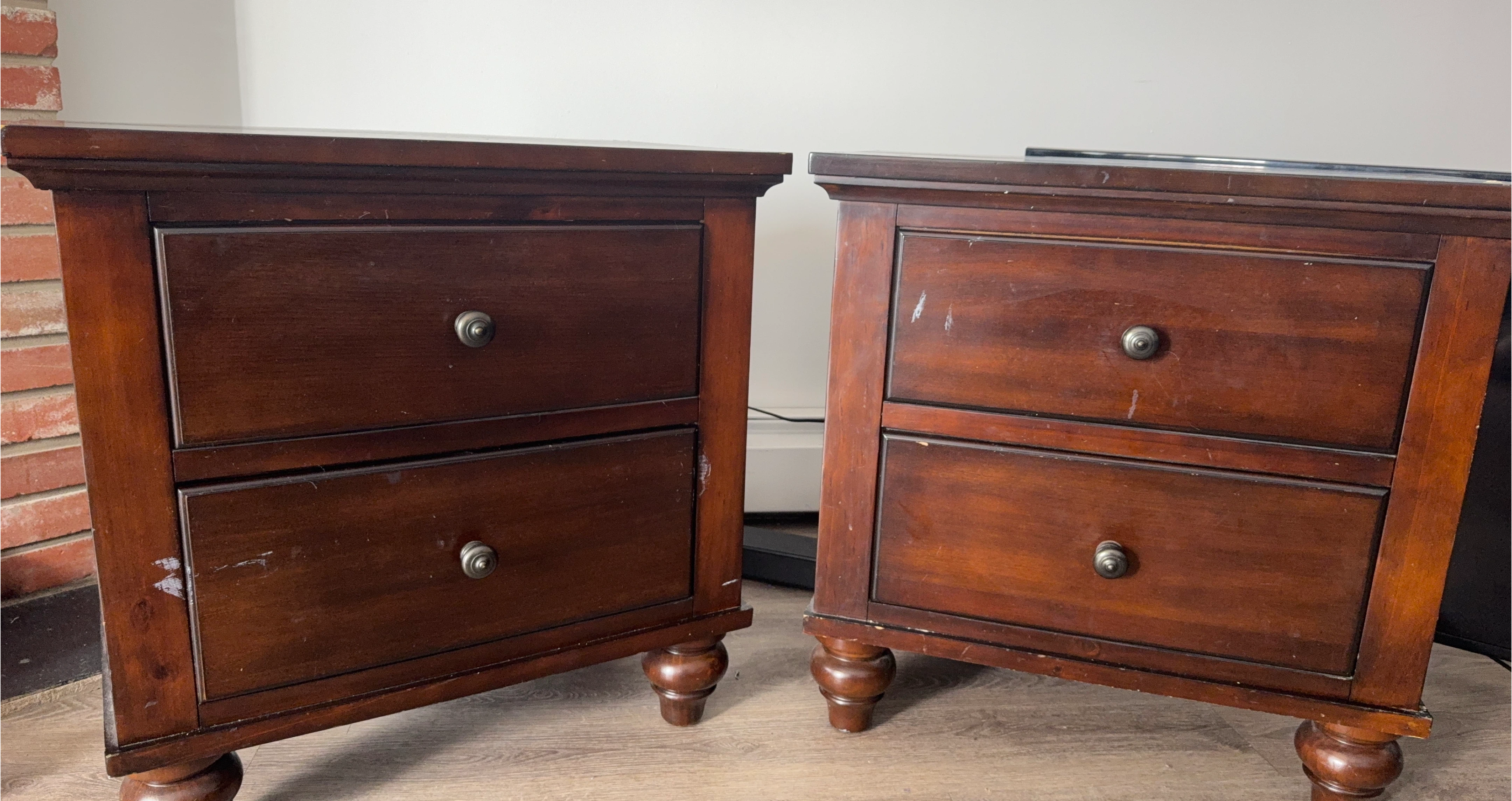 Set of 2 Dark Wood Nightstands