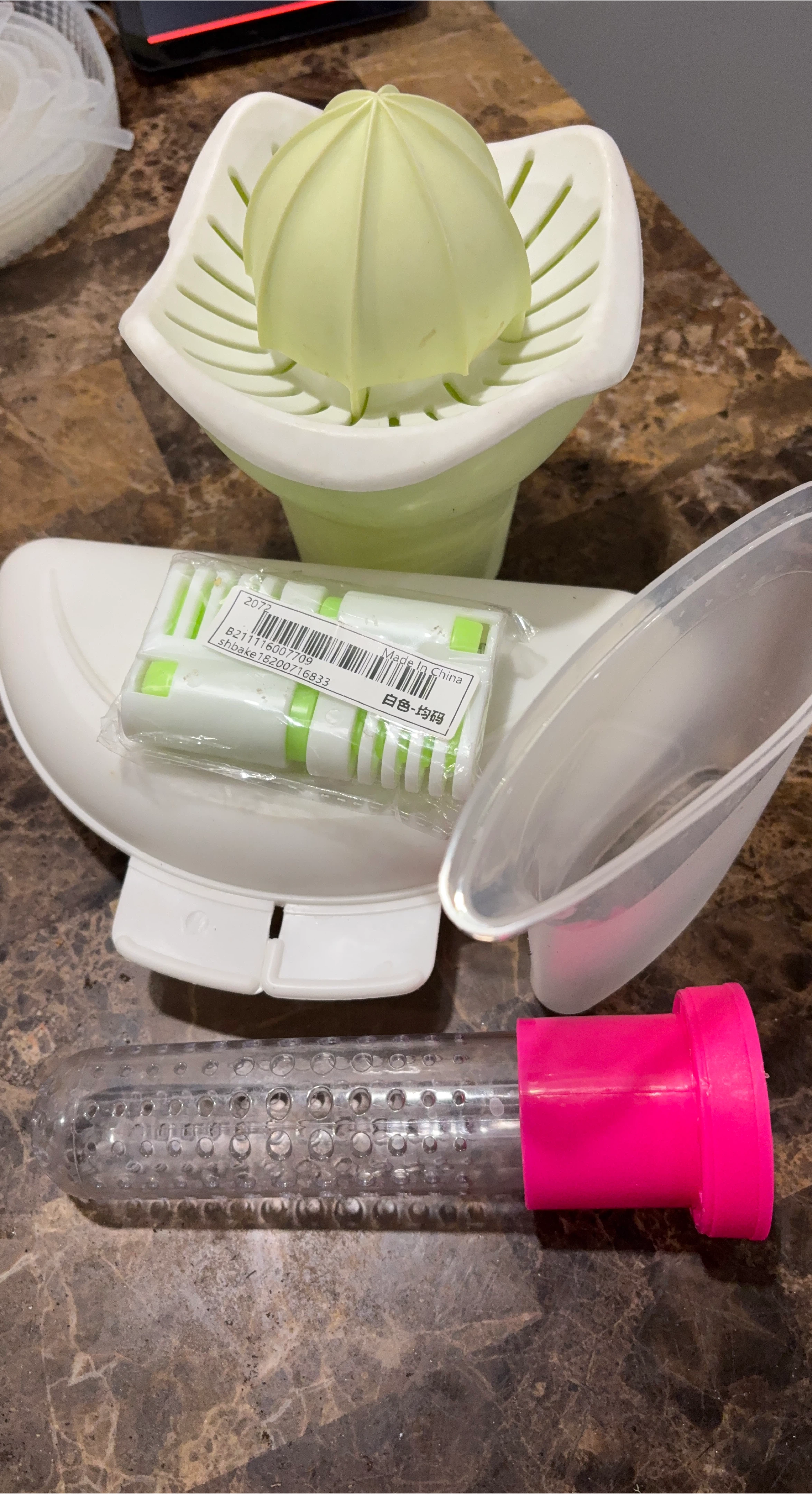 Citrus Juicer and Fruit Infuser Water Bottle Set