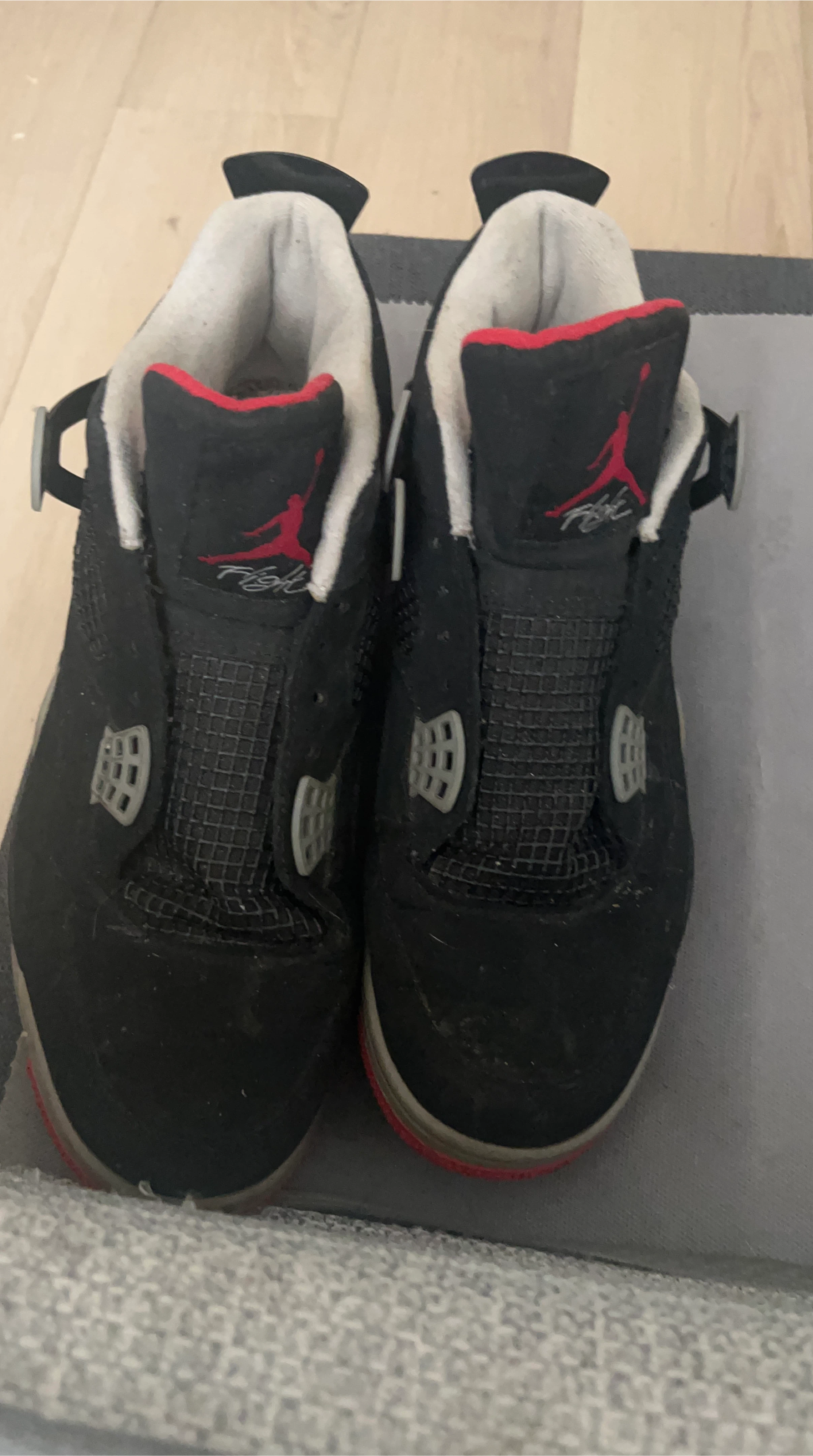 Rep Jordan 4 badly used