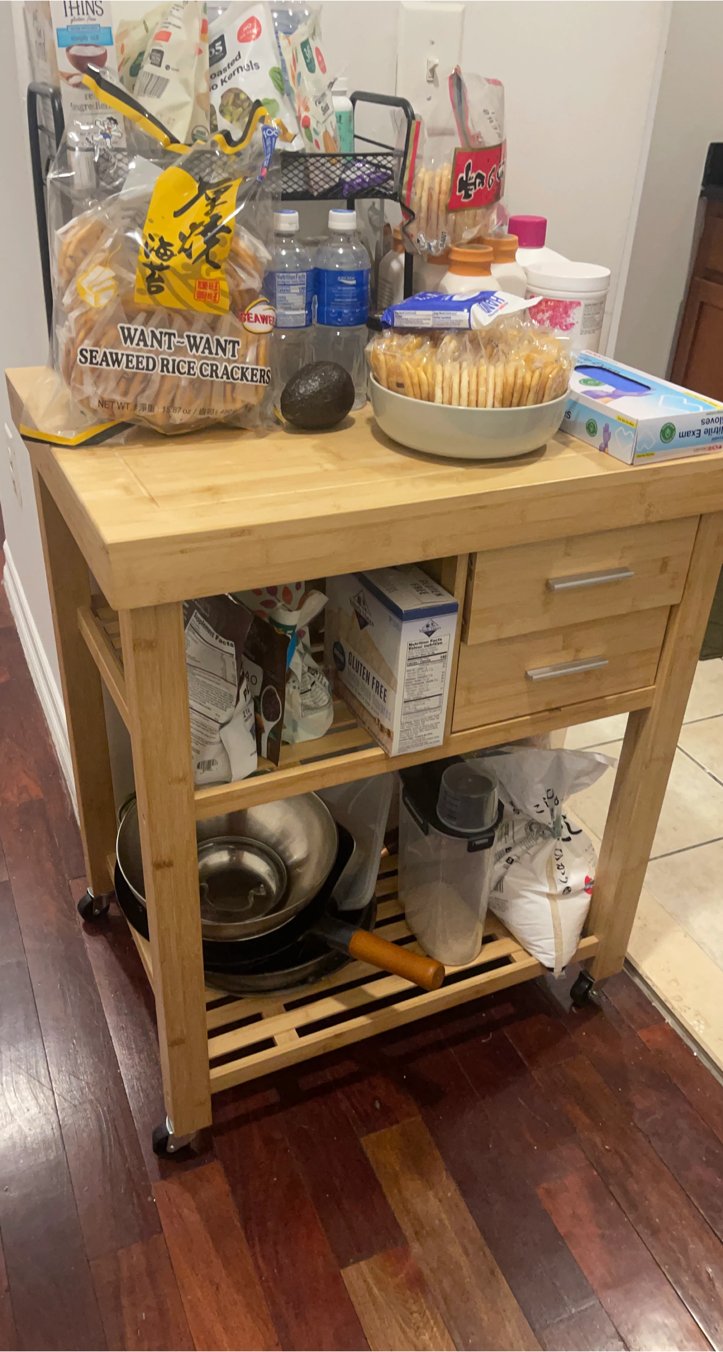 Kitchen island w storage