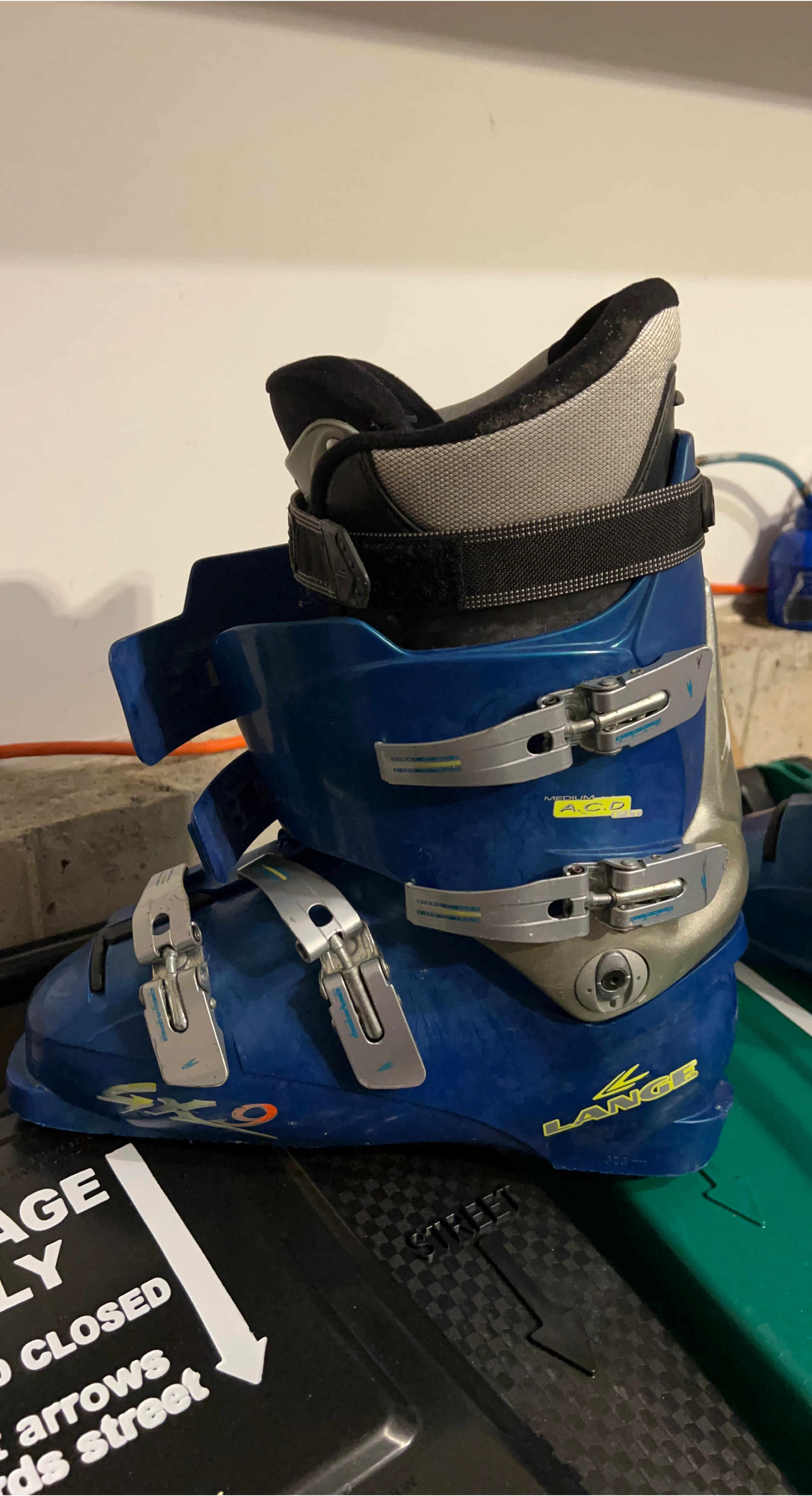 Lange Ski Boots