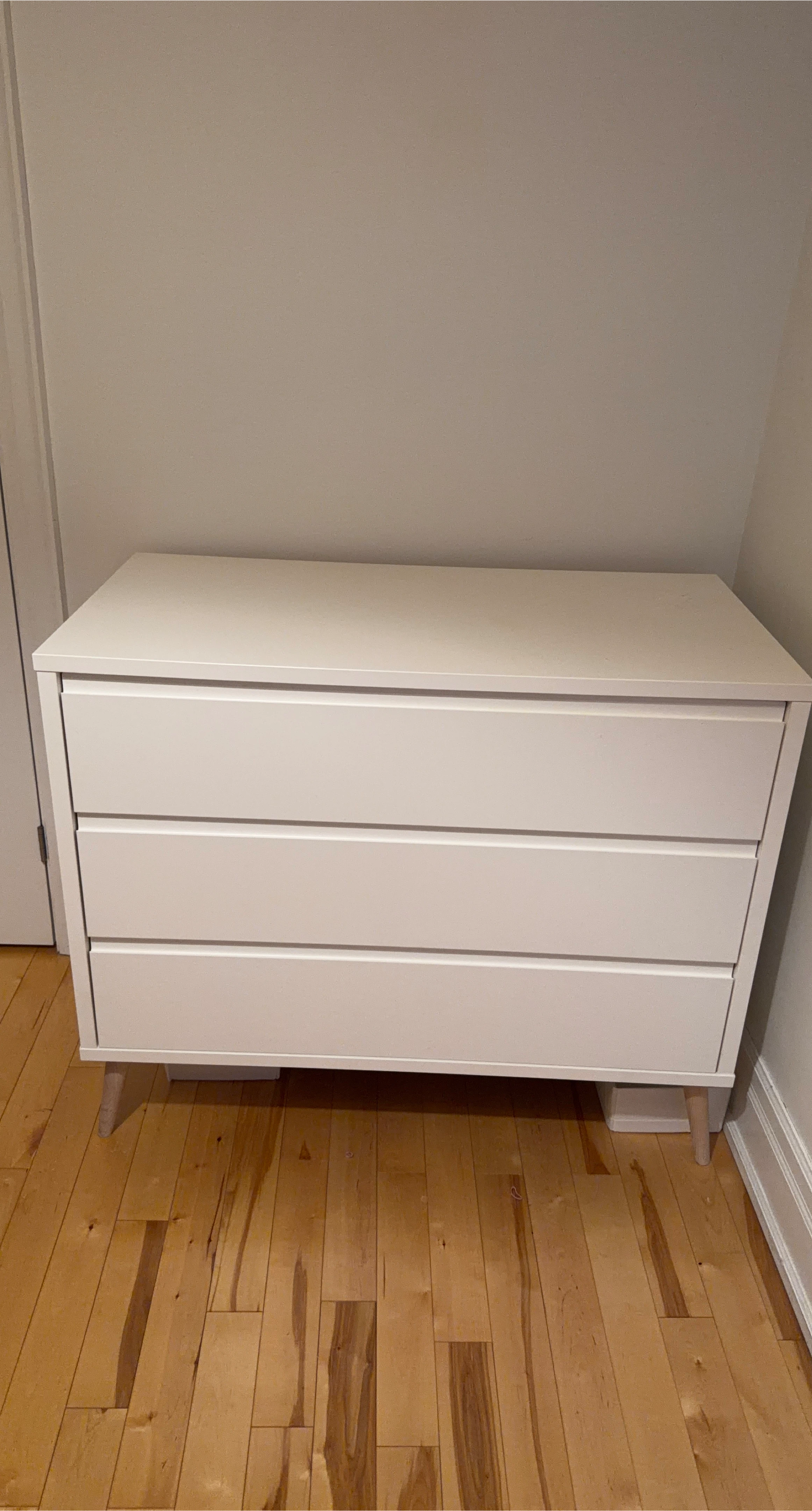 White 3-Drawer Dresser with Wood Legs