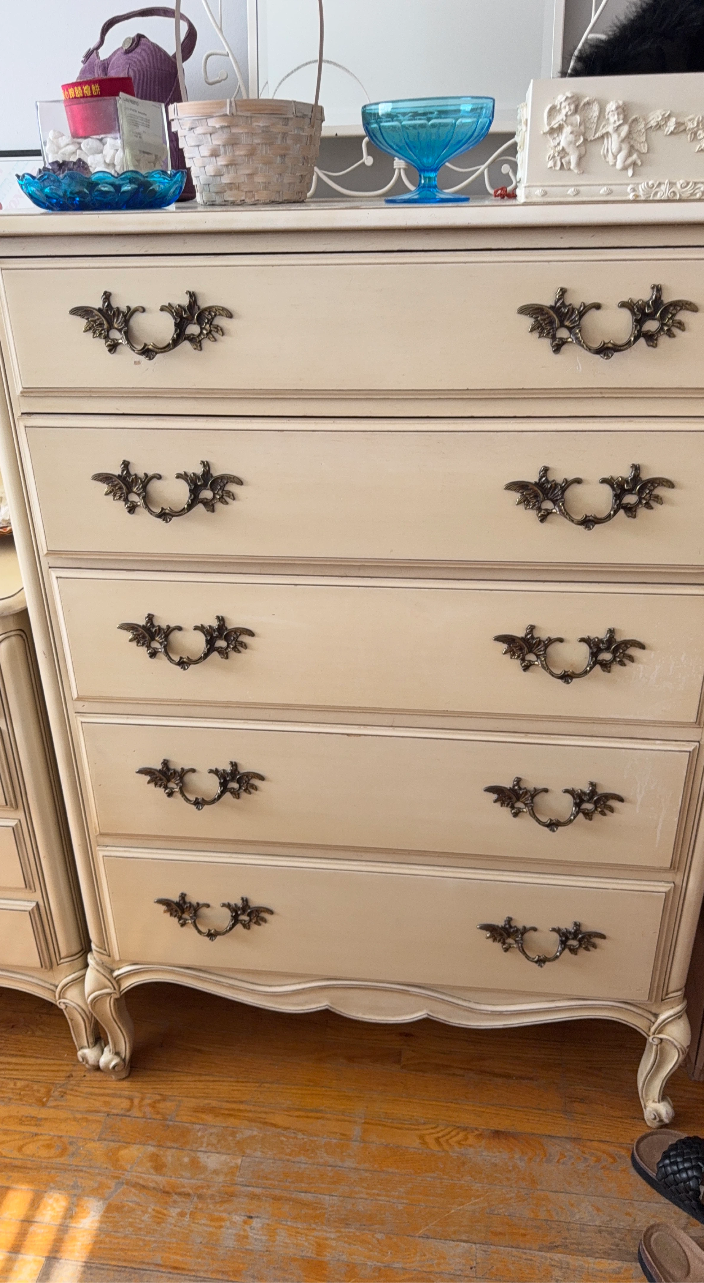 Cream French Provincial 5-Drawer Dresser