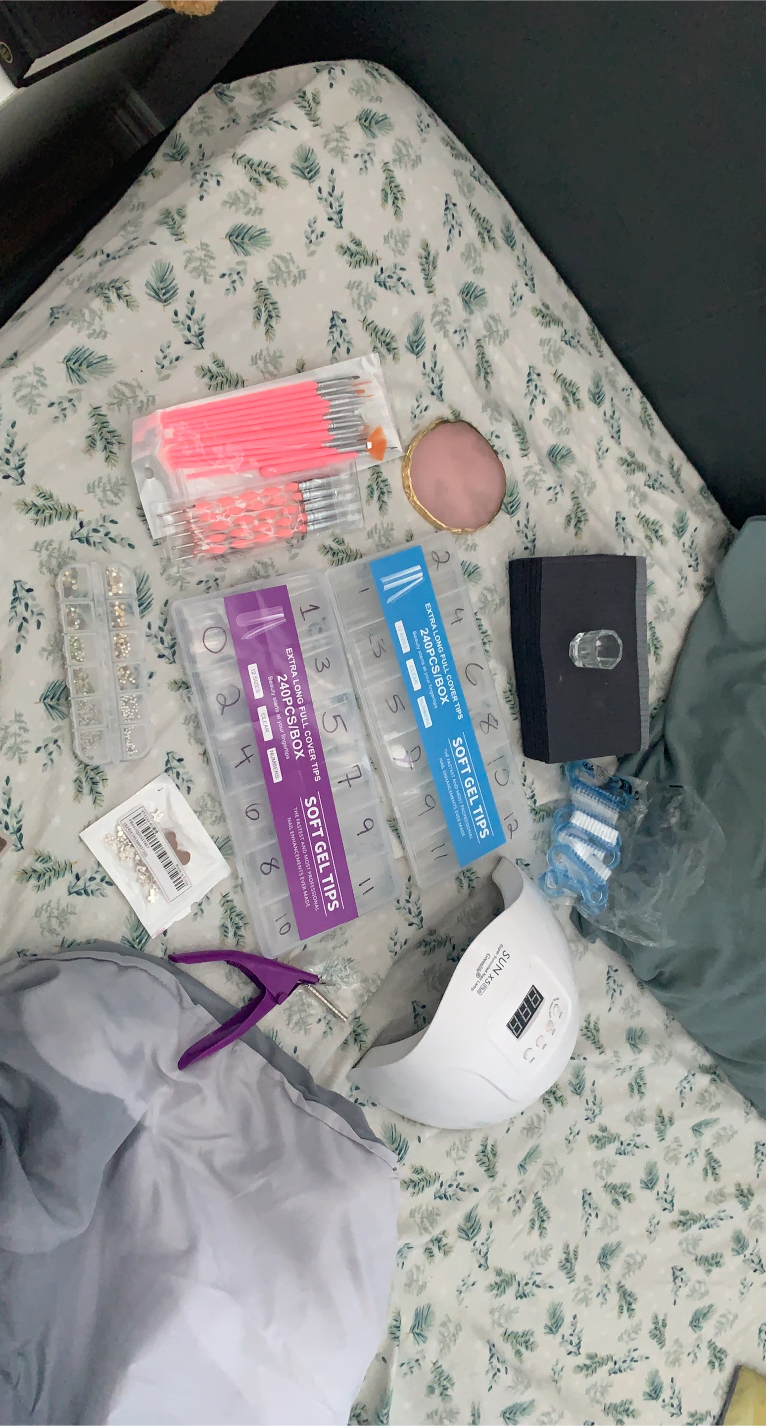 Nail kit