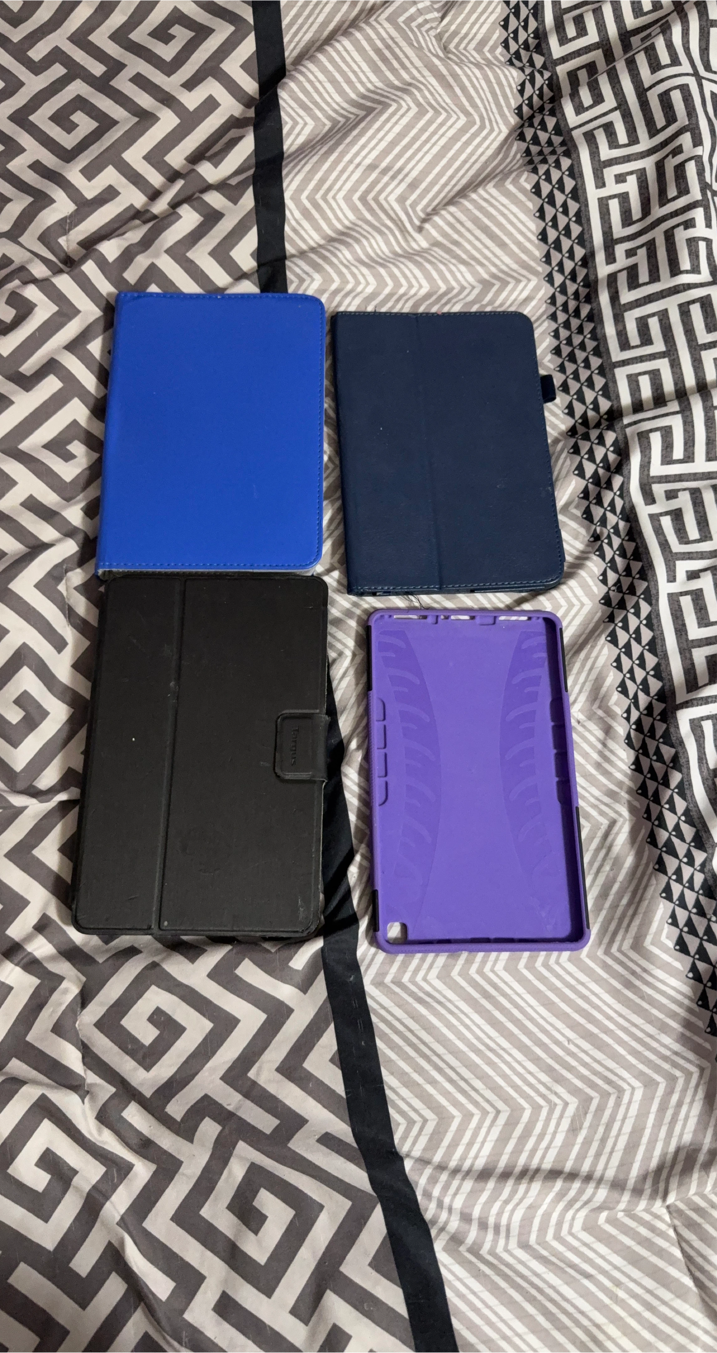 Samsung galaxy tab 8 Bundle of 4 Tablet Cases
