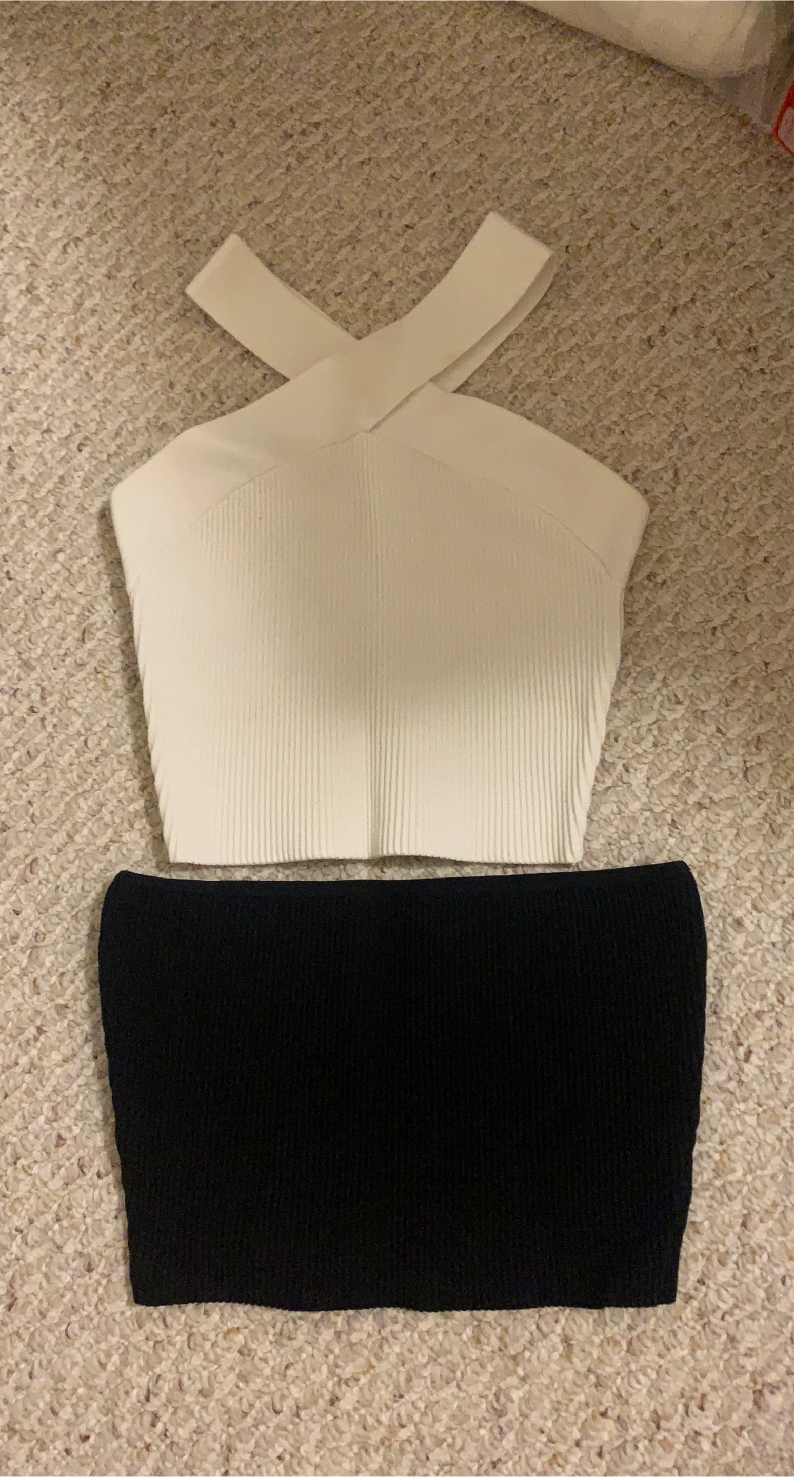 ⭐️NEED GONE FAST Aritzia tops size small