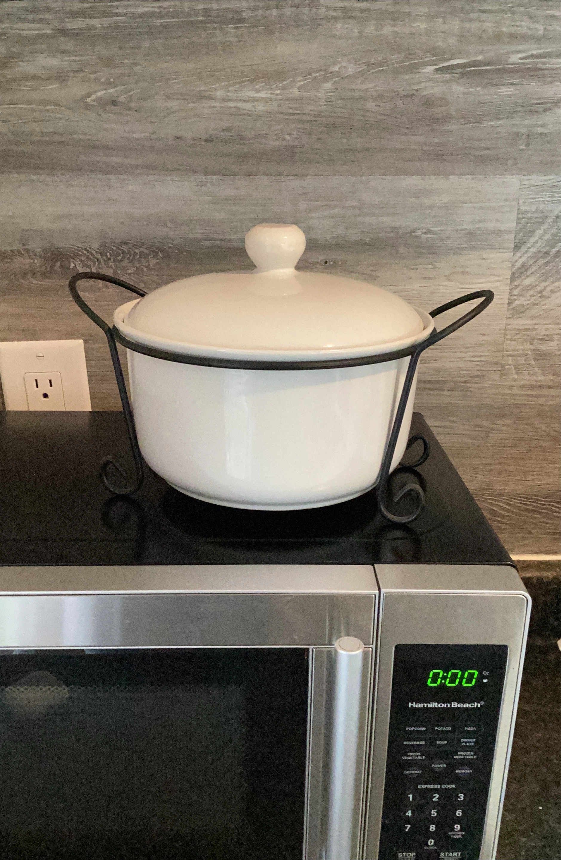 Hamilton Beach White Ceramic Pot with Stand