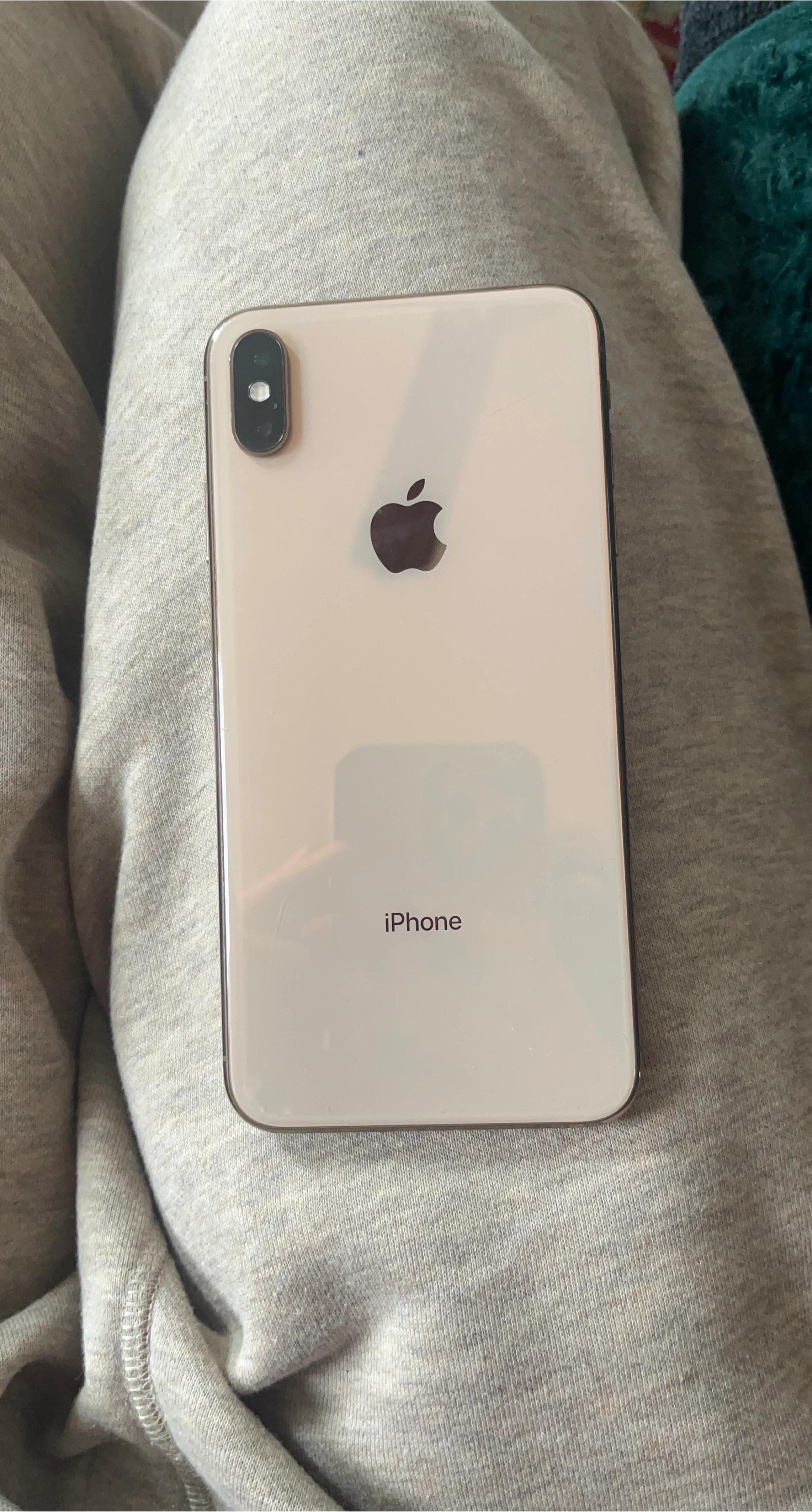 Apple iPhone (Gold)