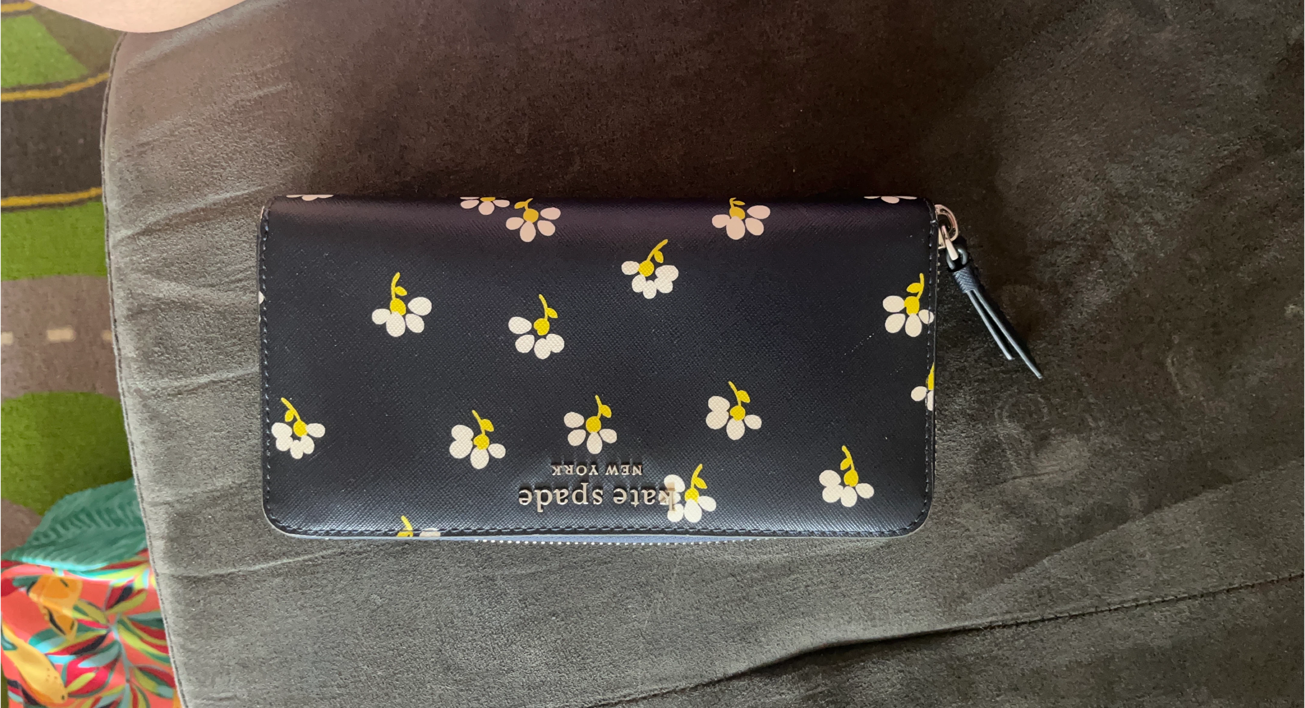 Kate Spade New York Daisy Zip Around Wallet