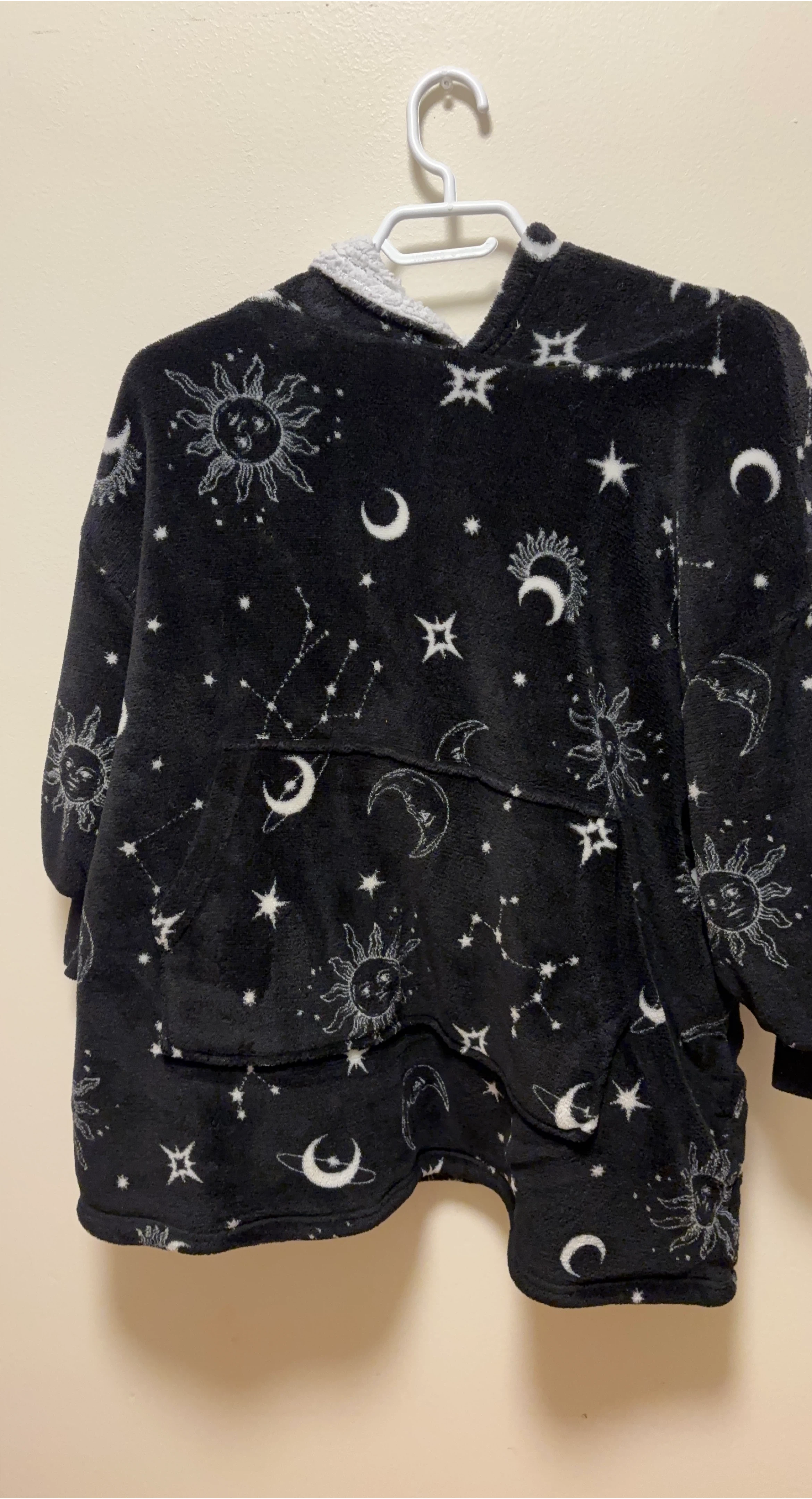 Cozy Black Celestial Print Hooded Blanket