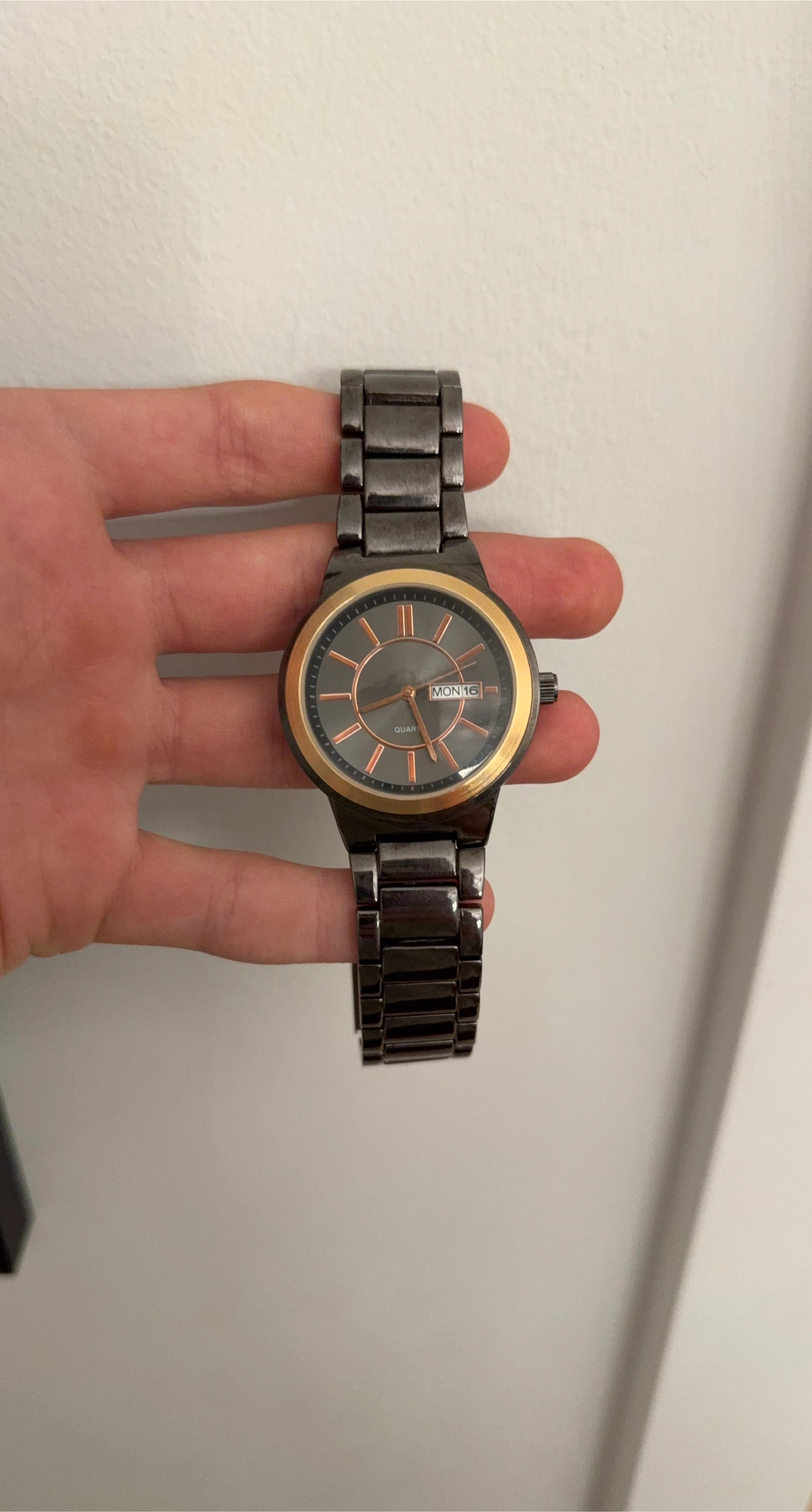 Quartz Watch with Day/Date Display