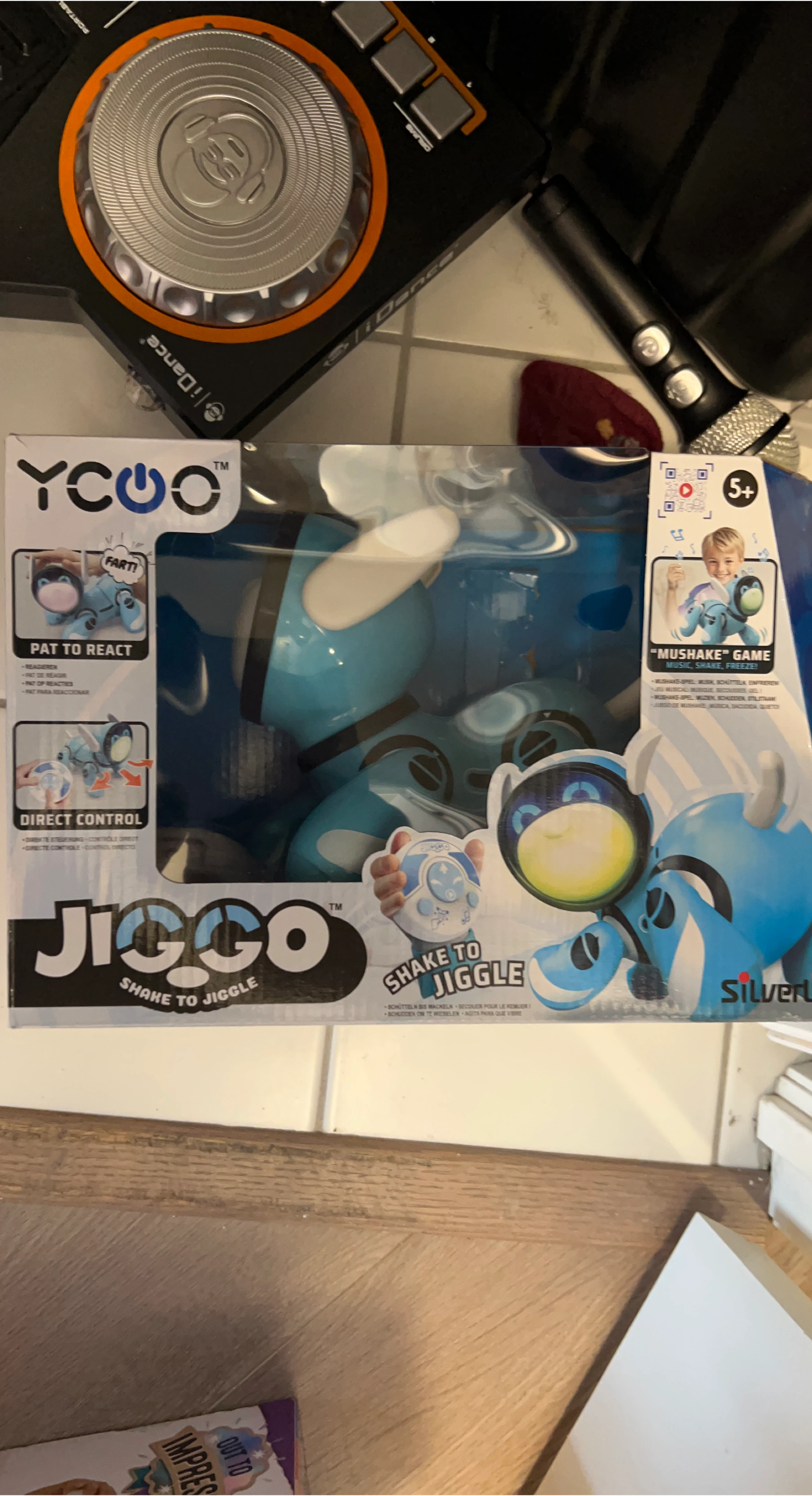 YCOO Jiggo Shake to Jiggle Robot Toy