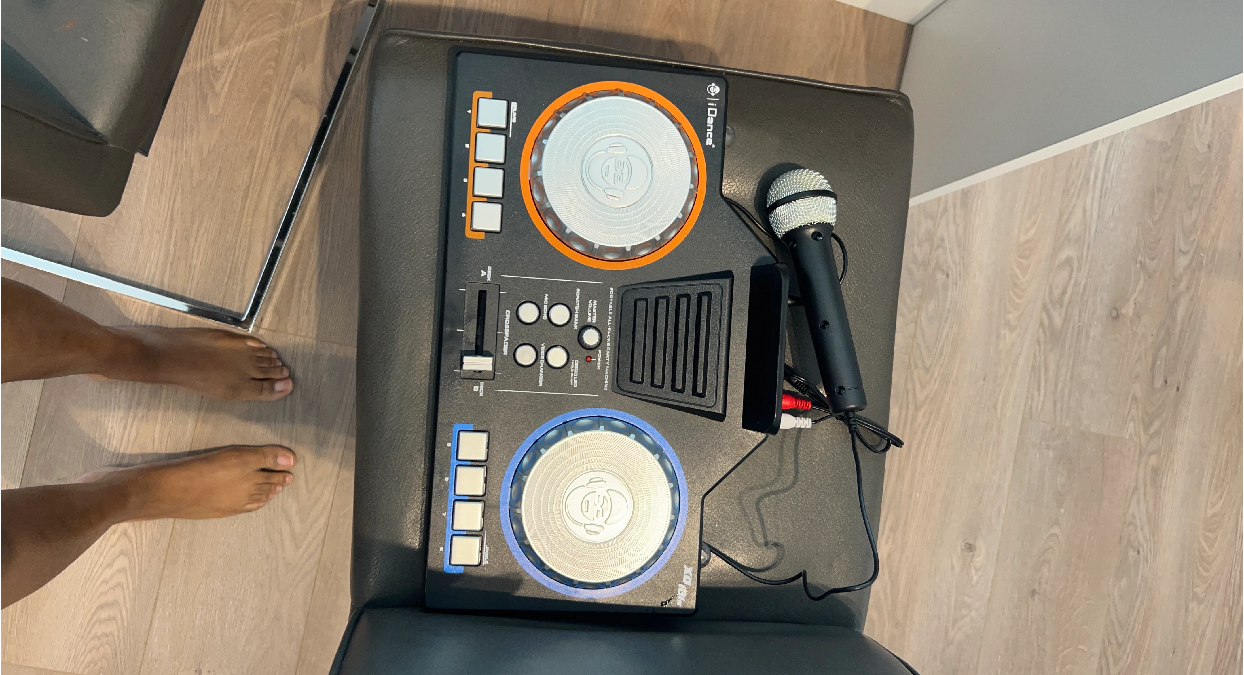 iDance Portable All-in-One  DJ Controller with Microphone