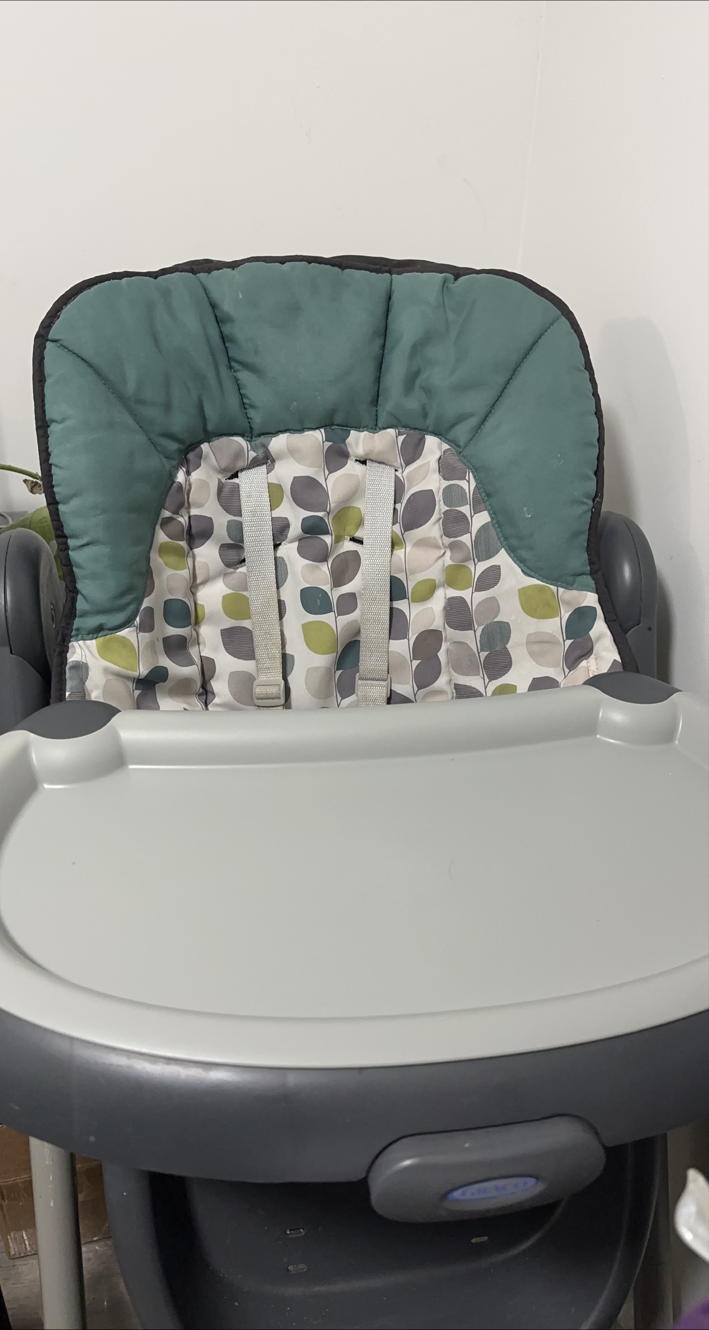 Graco High Chair with Leaf Pattern