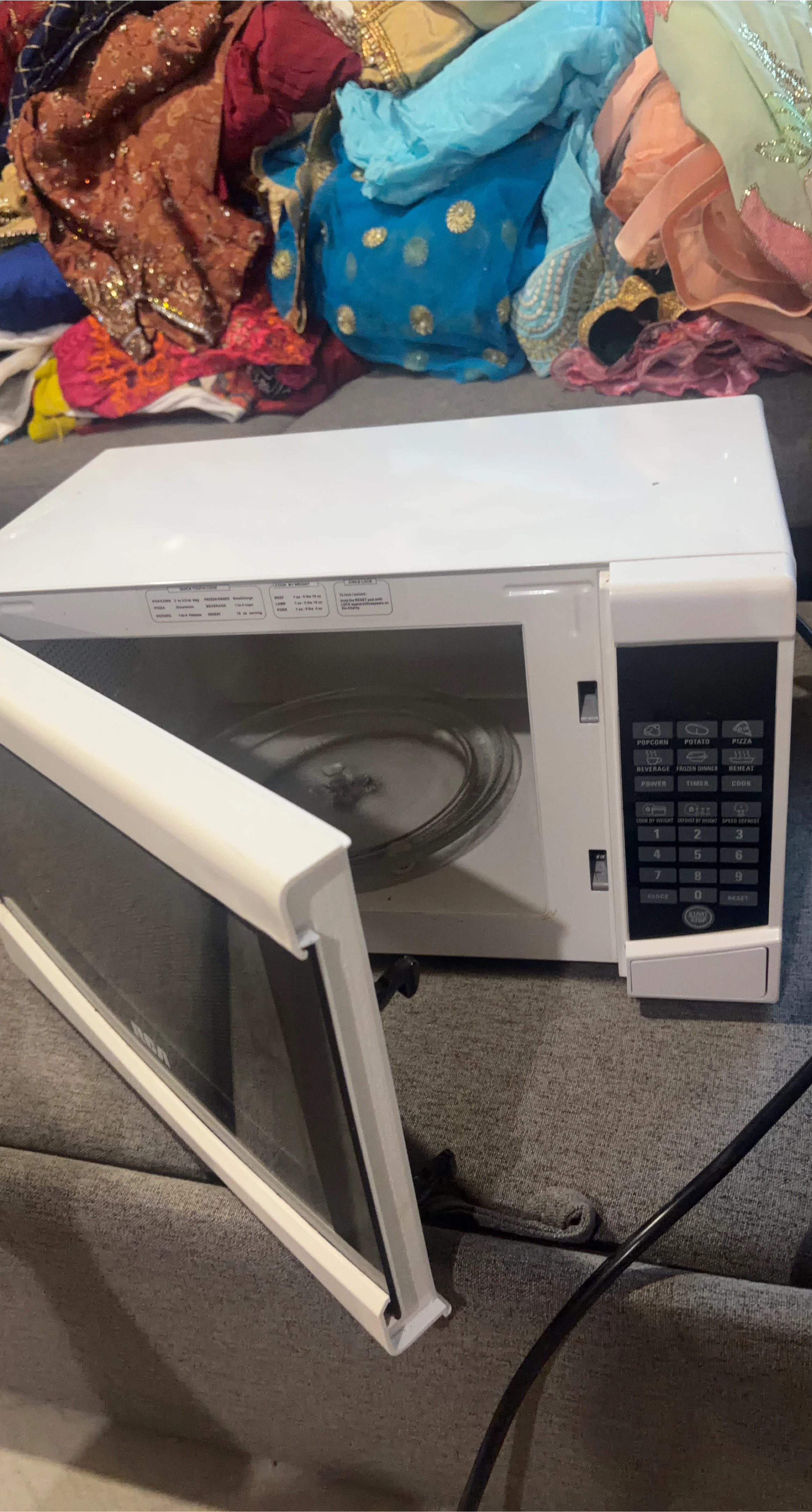 White RCA Microwave Oven
