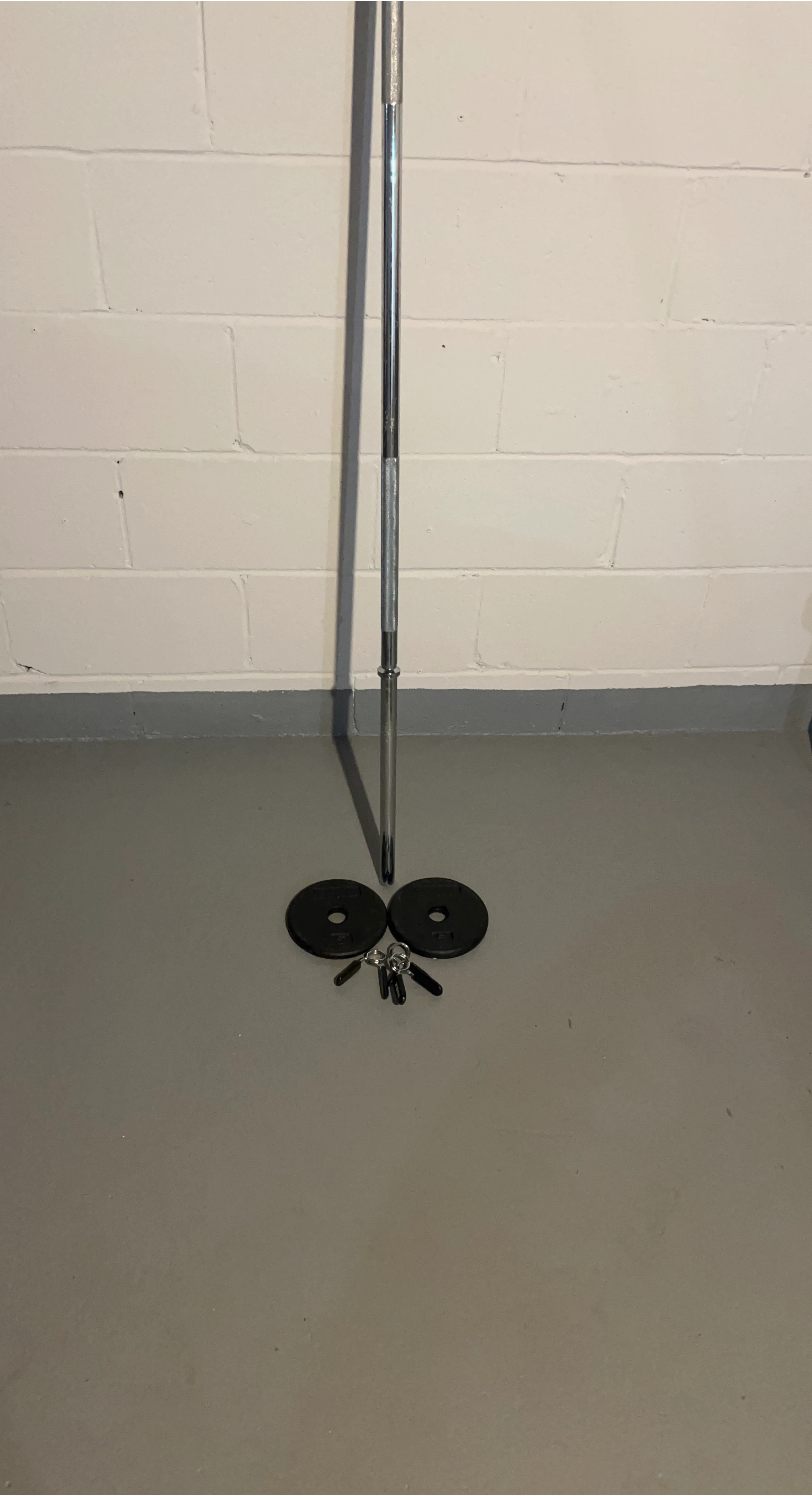 York 2 x 5lb Weight Plates, Barbell, and Clips