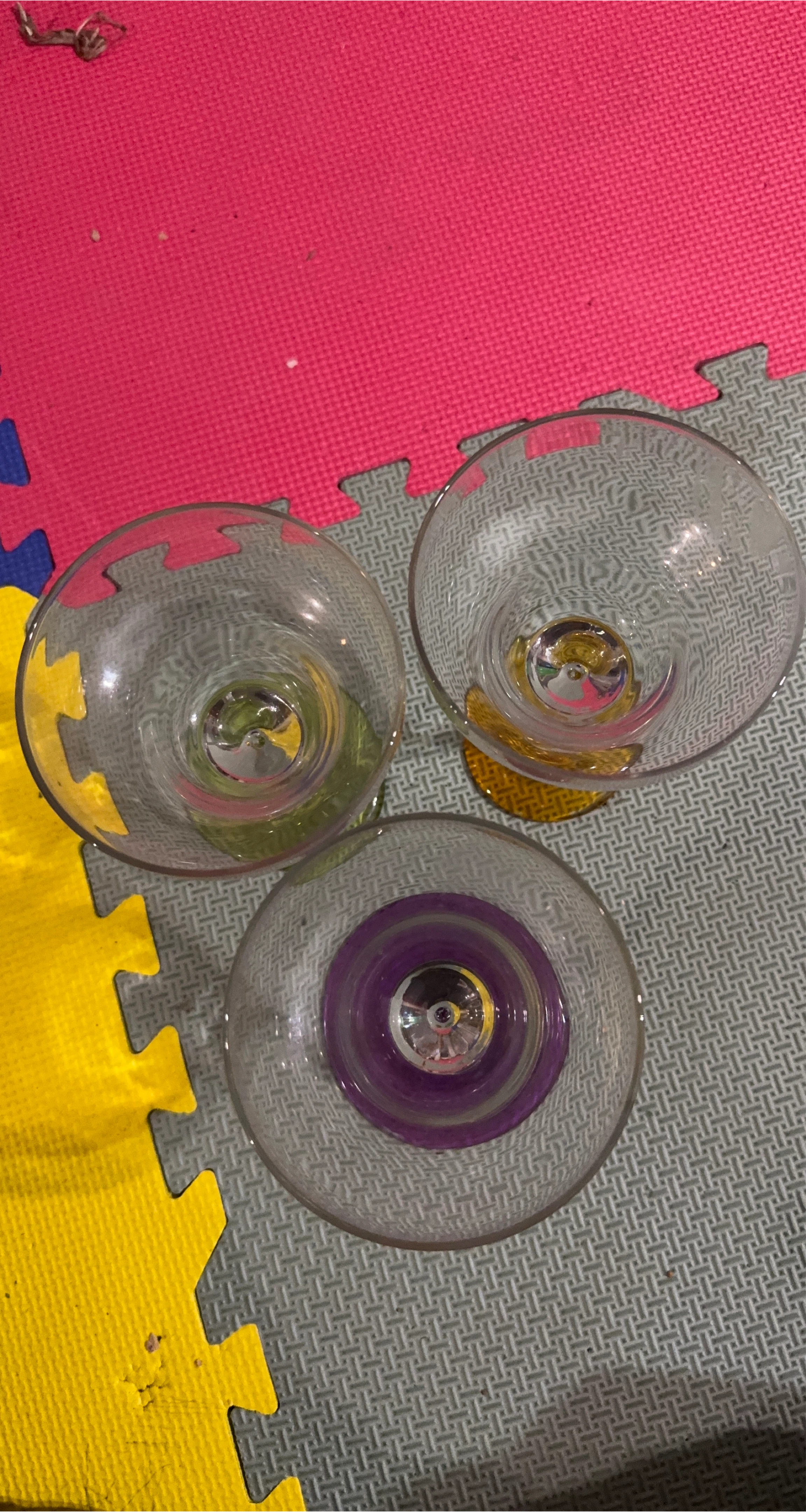 Set of 3 Cocktail Glasses with Coloured Bases