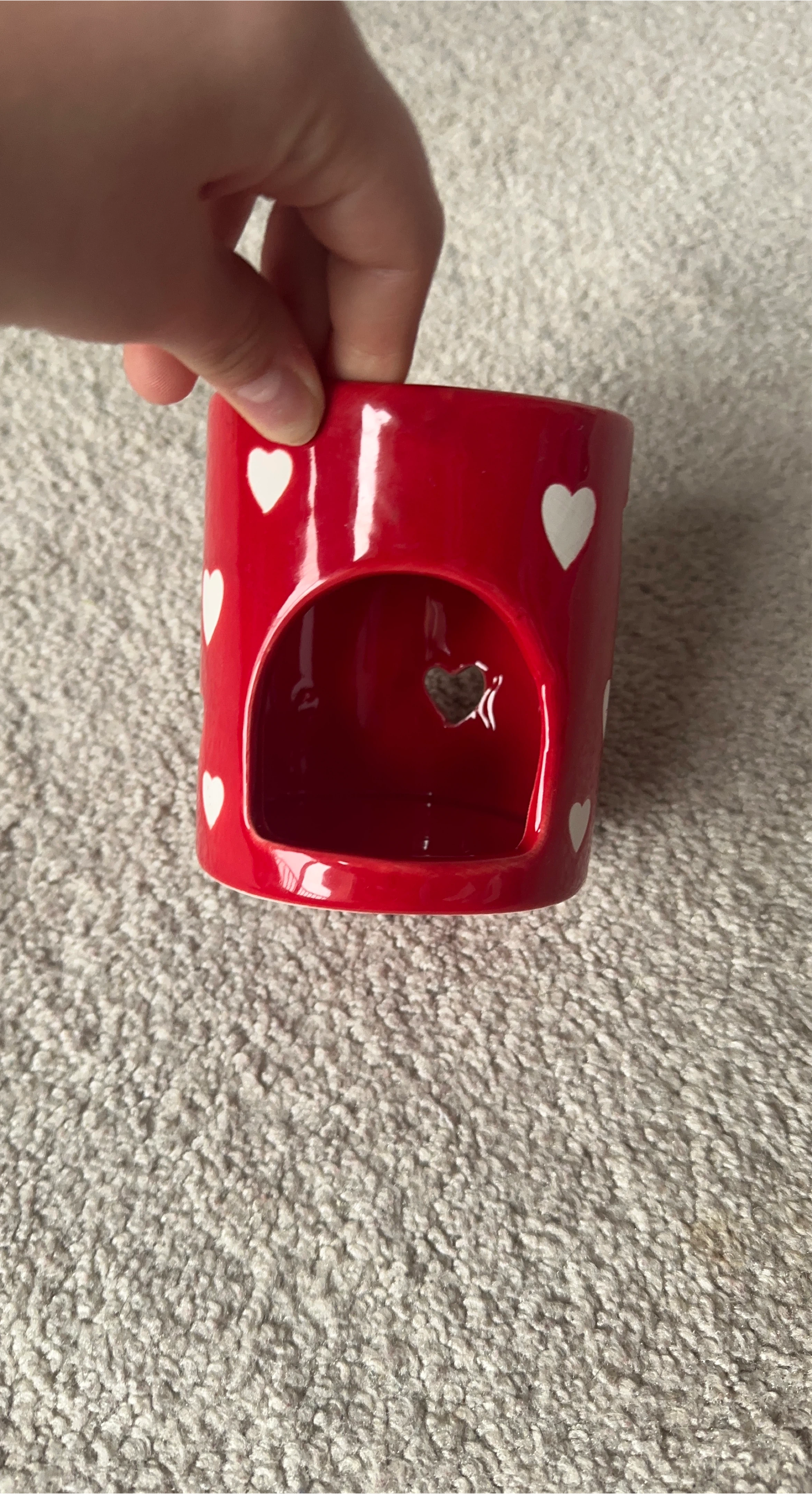 Red ceramic wax melt warmer with white hearts
