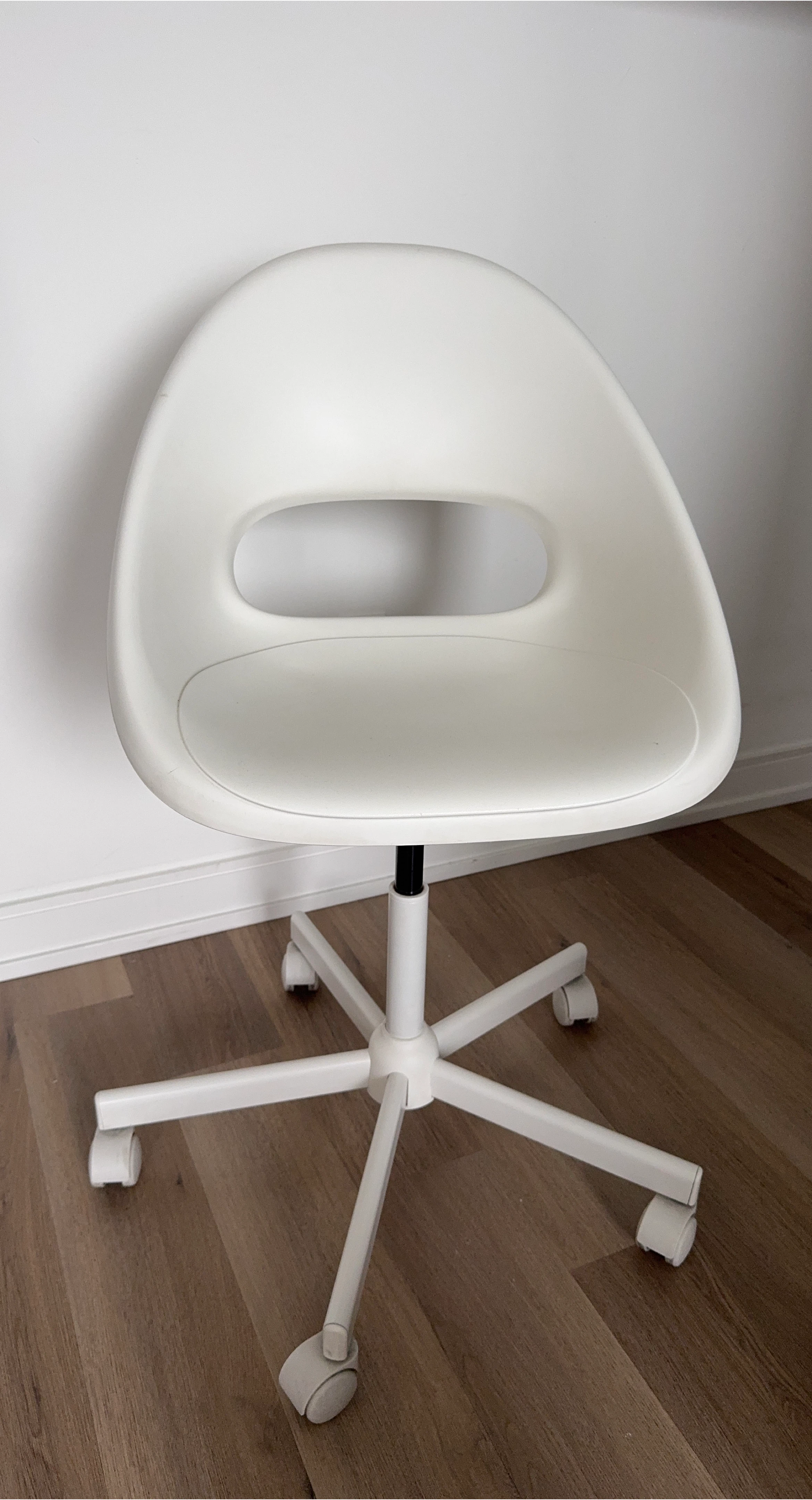 Like New Swivel Chair – Ready for Pickup