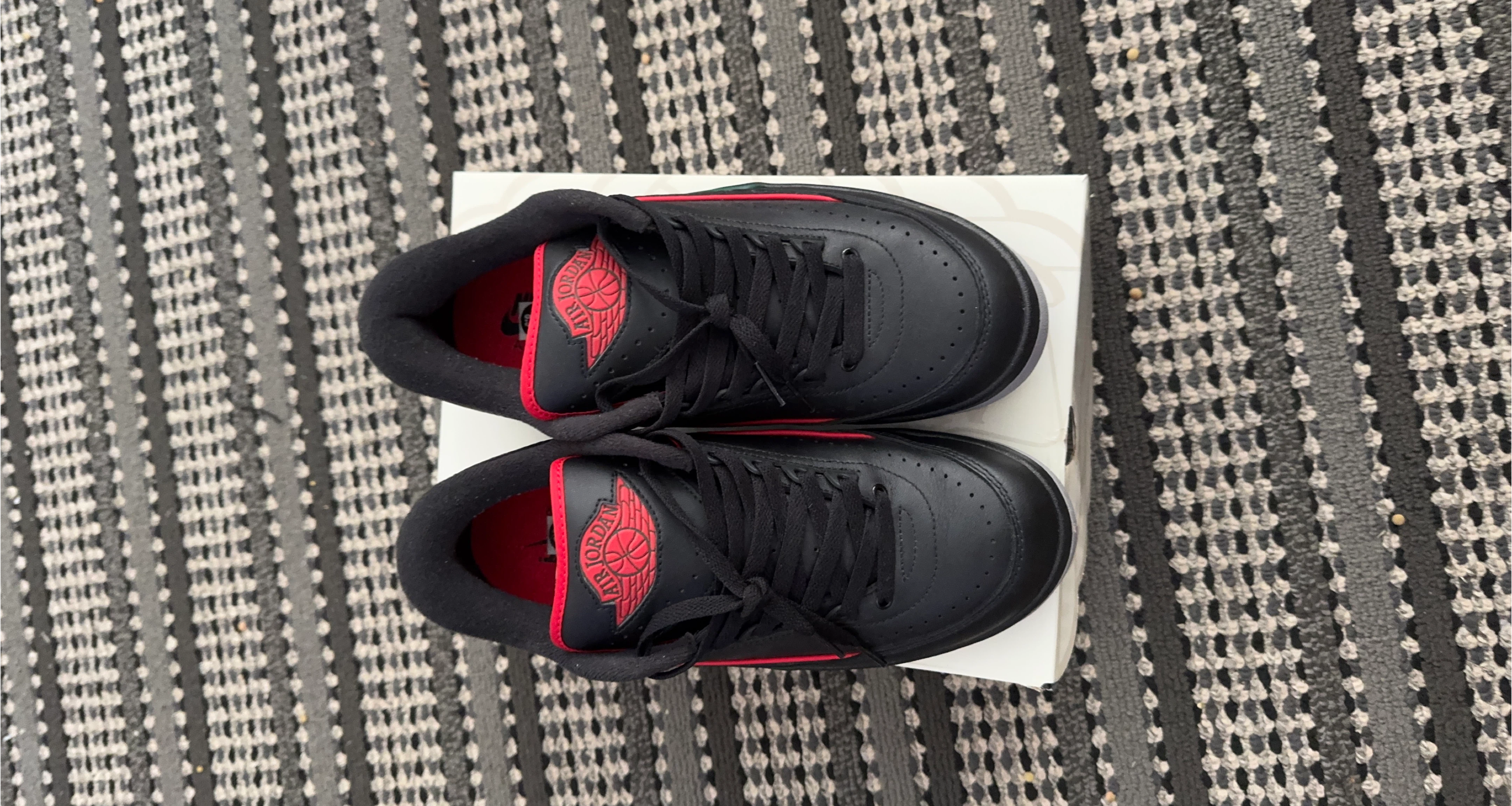 Air Jordan 2 Retro Low Men's Shoes Size 10 Black Red Green