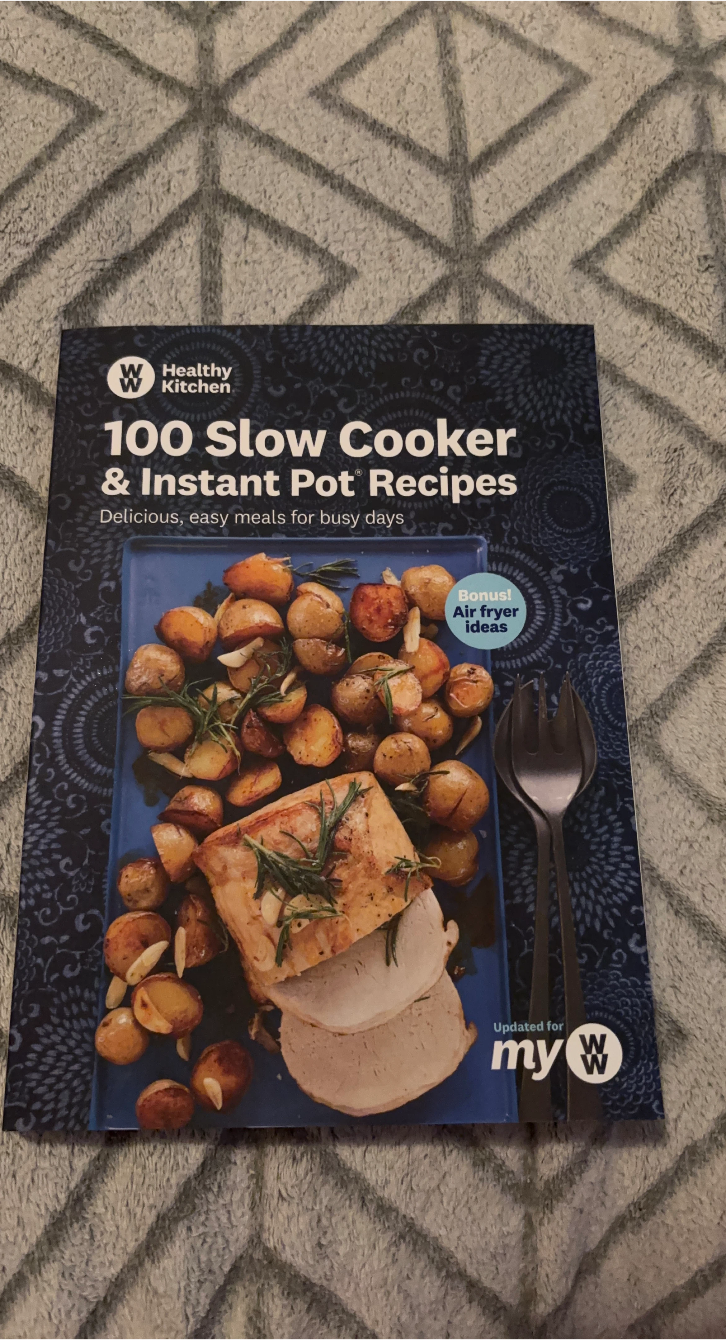 WW 100 Slow Cooker & Instant Pot Recipes Cookbook
