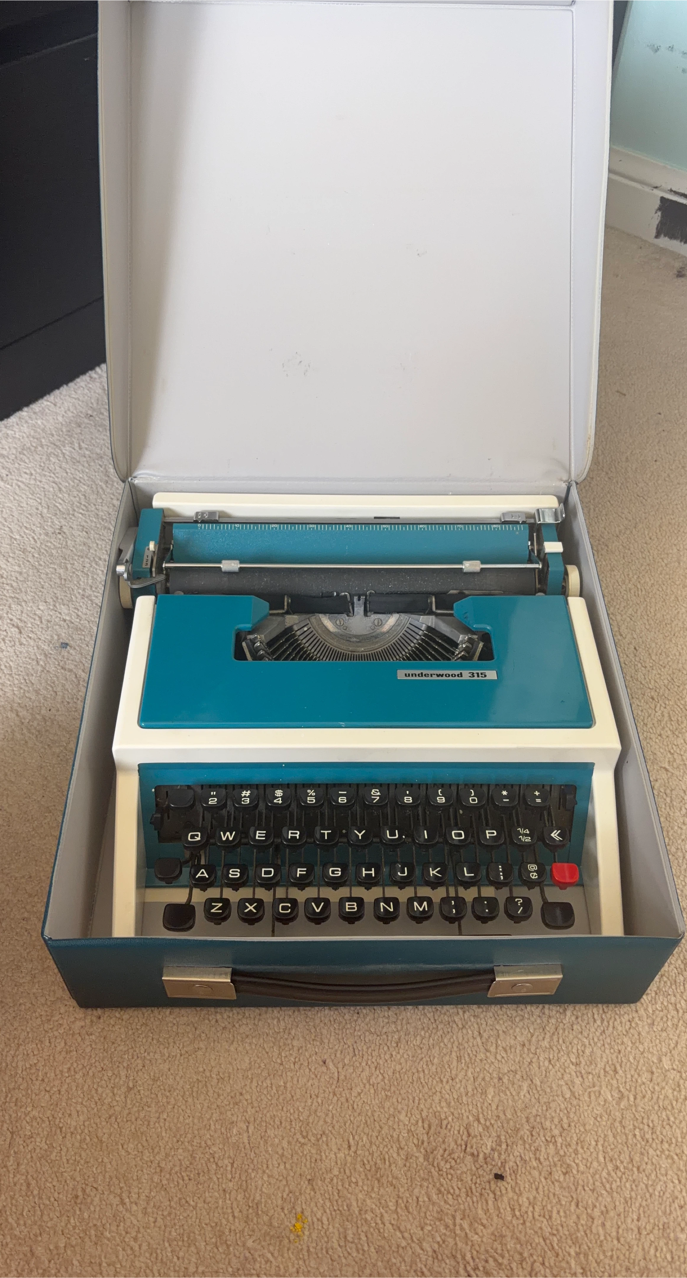 Underwood 315 Portable Typewriter with Case