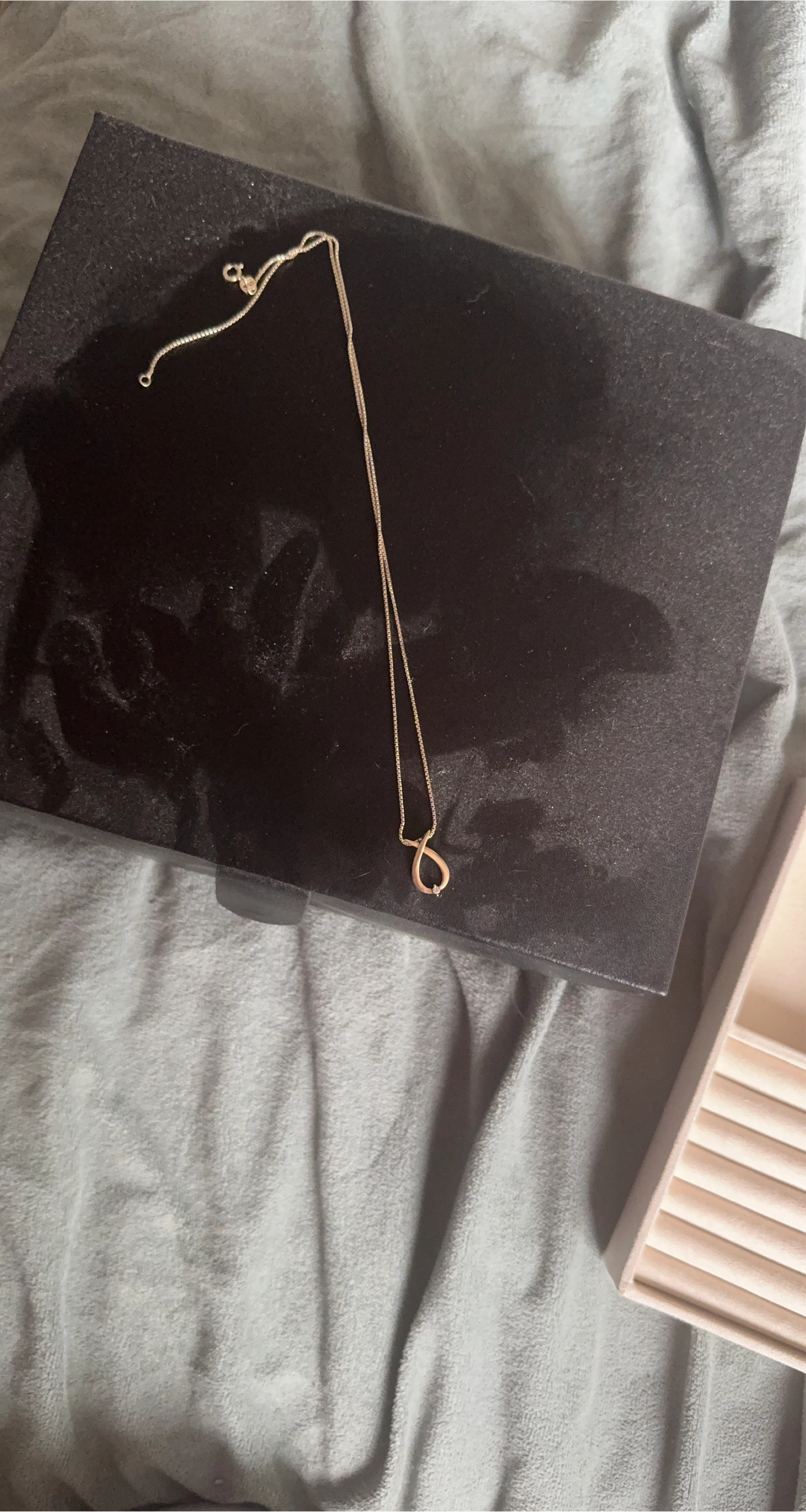 Gold tone pendant necklace with teardrop design