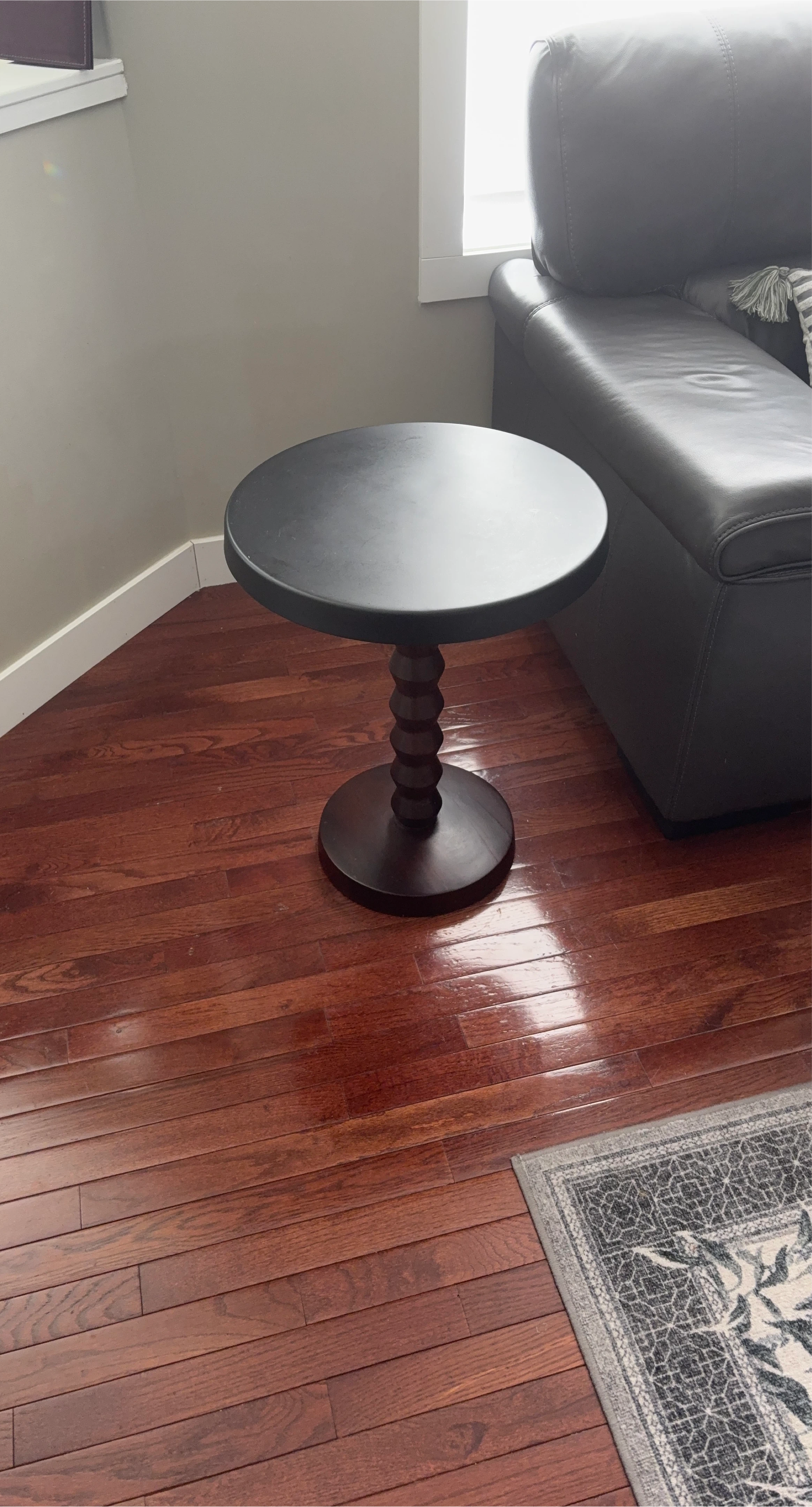 Round Pedestal Side Table
