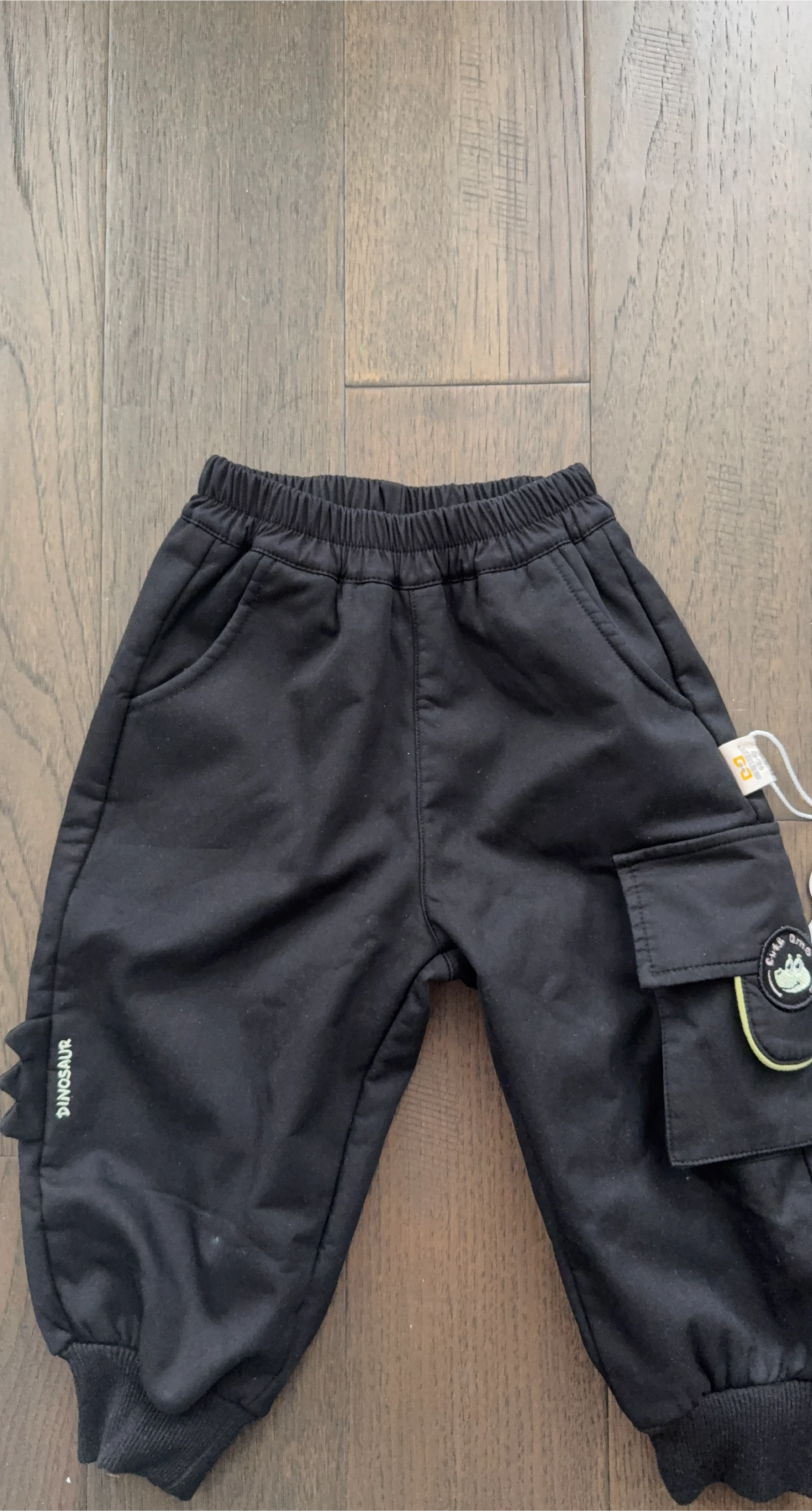 🥕 Black Dinosaur Cargo Joggers - Size 90/47