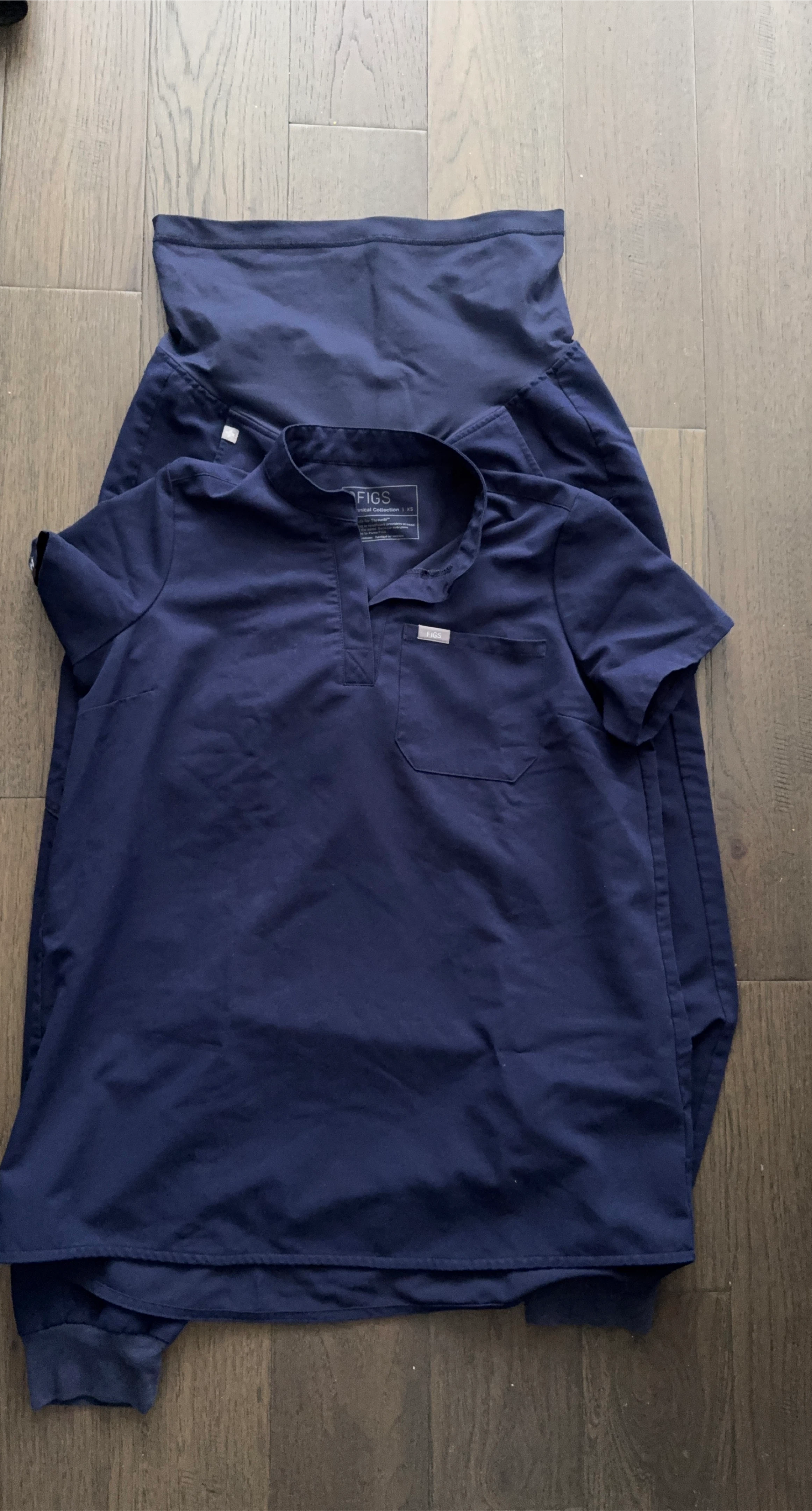 🥕 FIGS Navy Blue Scrub Top and Pants Set